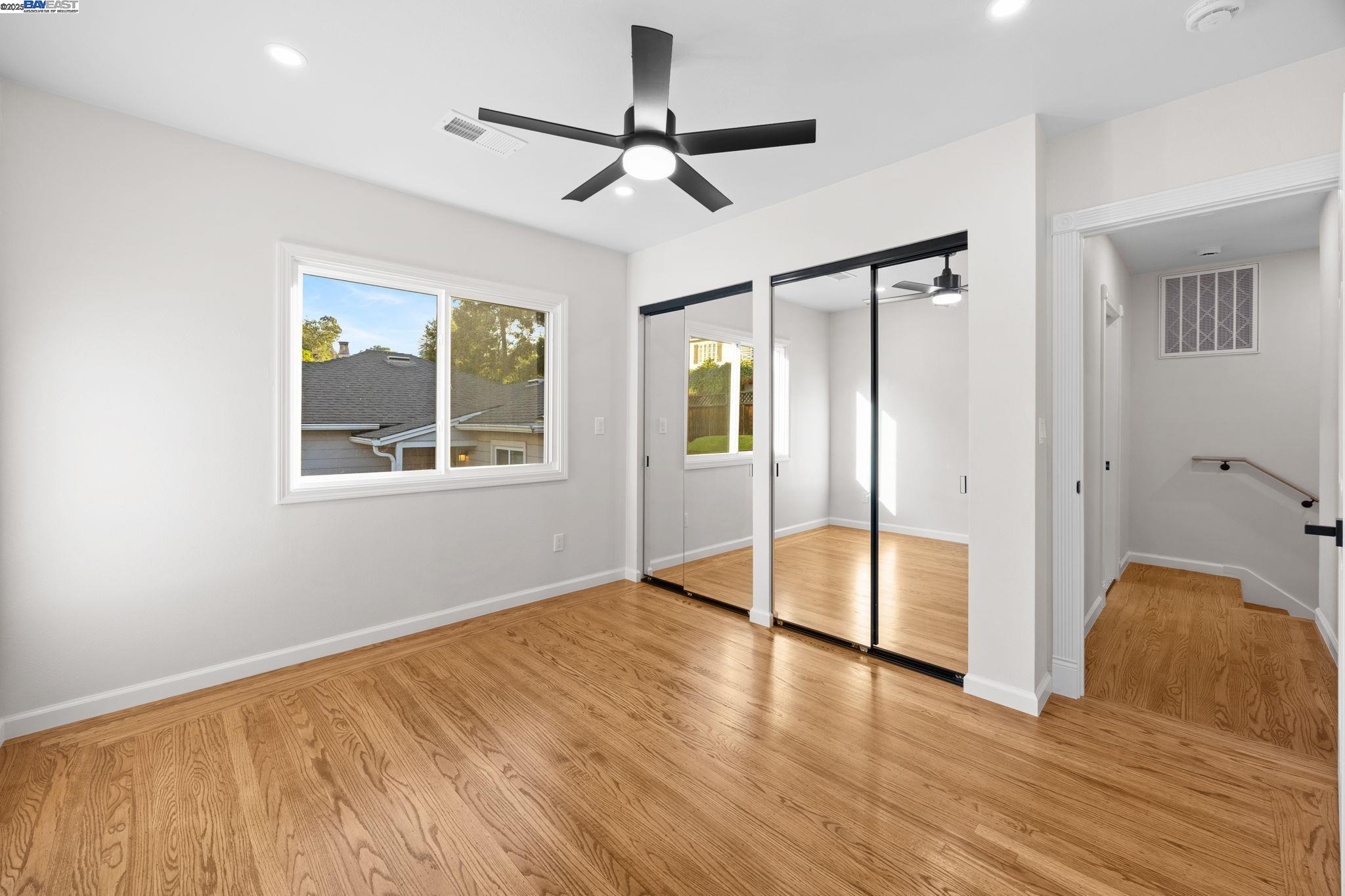 Detail Gallery Image 10 of 30 For 3449 Encina Way, Oakland,  CA 94605-4427 - 4 Beds | 2 Baths