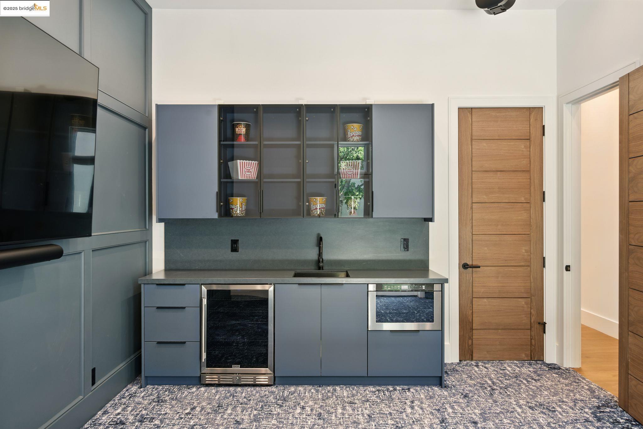 Detail Gallery Image 23 of 55 For 13462 Campus Drive, Oakland,  CA 94619 - 5 Beds | 5/2 Baths