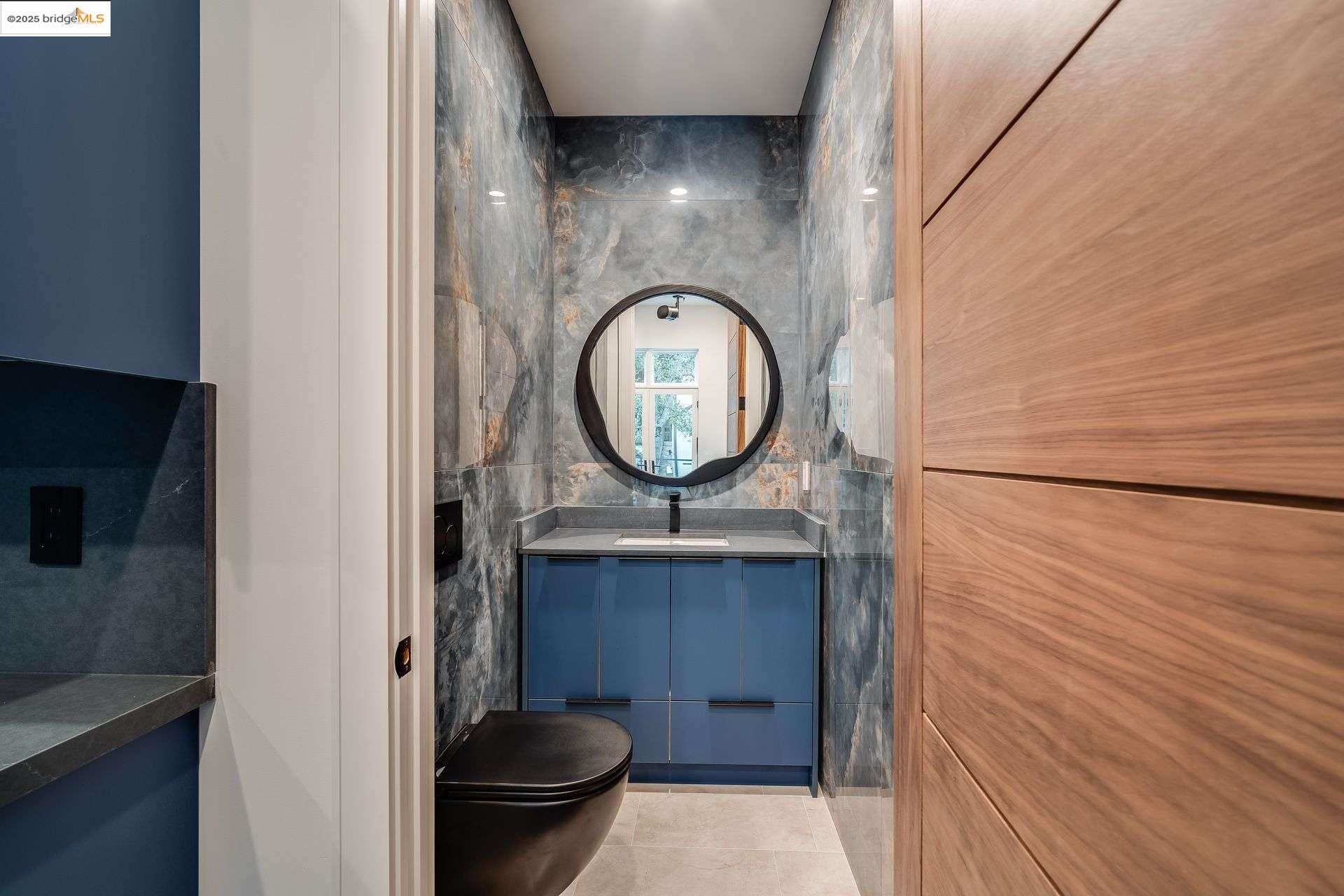 Detail Gallery Image 24 of 55 For 13462 Campus Drive, Oakland,  CA 94619 - 5 Beds | 5/2 Baths