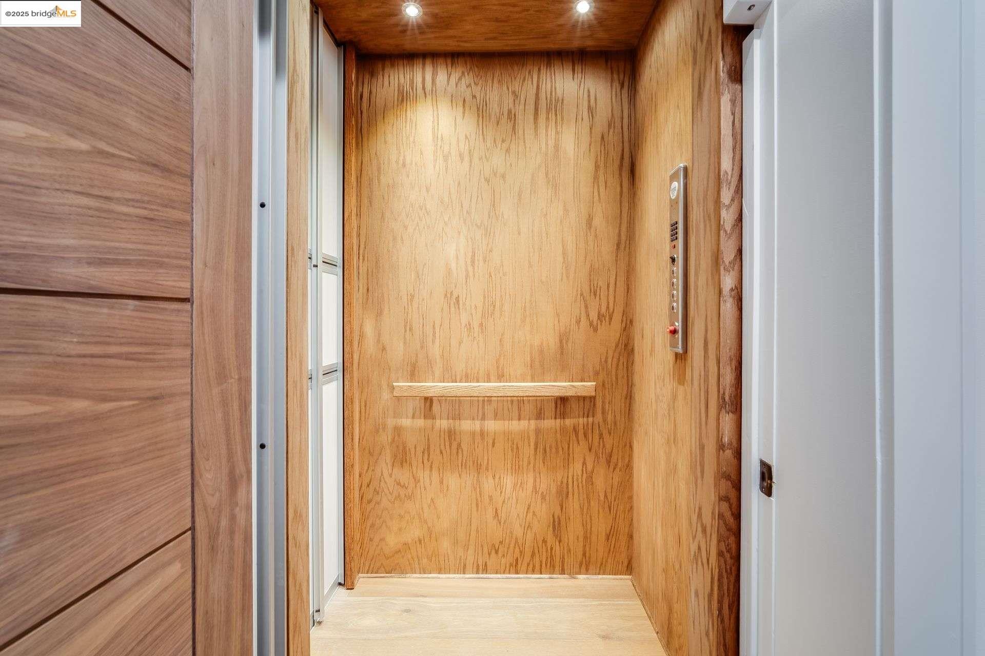 Detail Gallery Image 26 of 55 For 13462 Campus Drive, Oakland,  CA 94619 - 5 Beds | 5/2 Baths