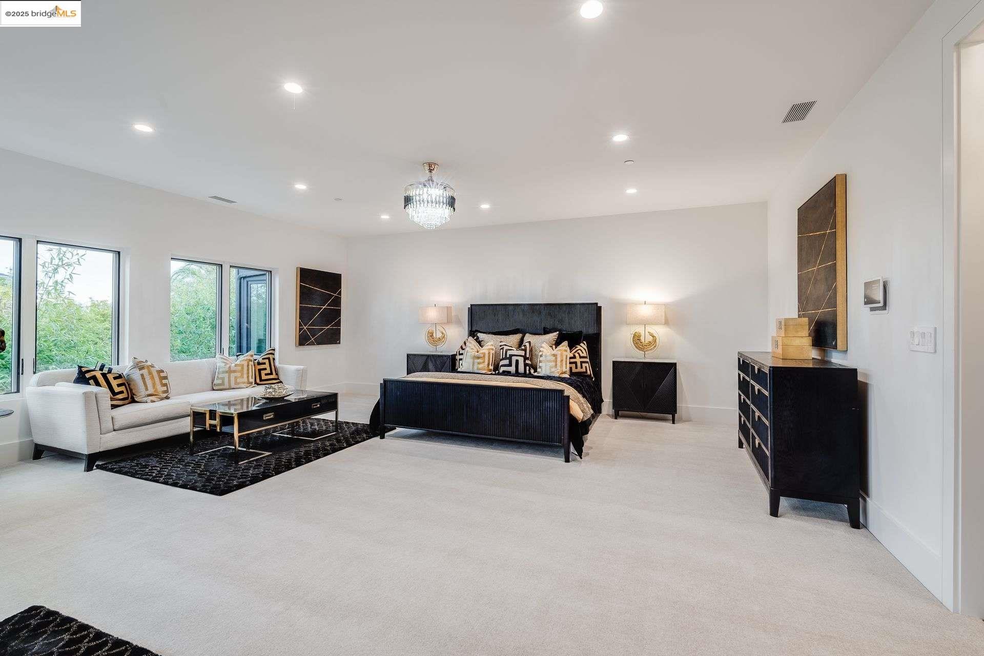 Detail Gallery Image 27 of 55 For 13462 Campus Drive, Oakland,  CA 94619 - 5 Beds | 5/2 Baths