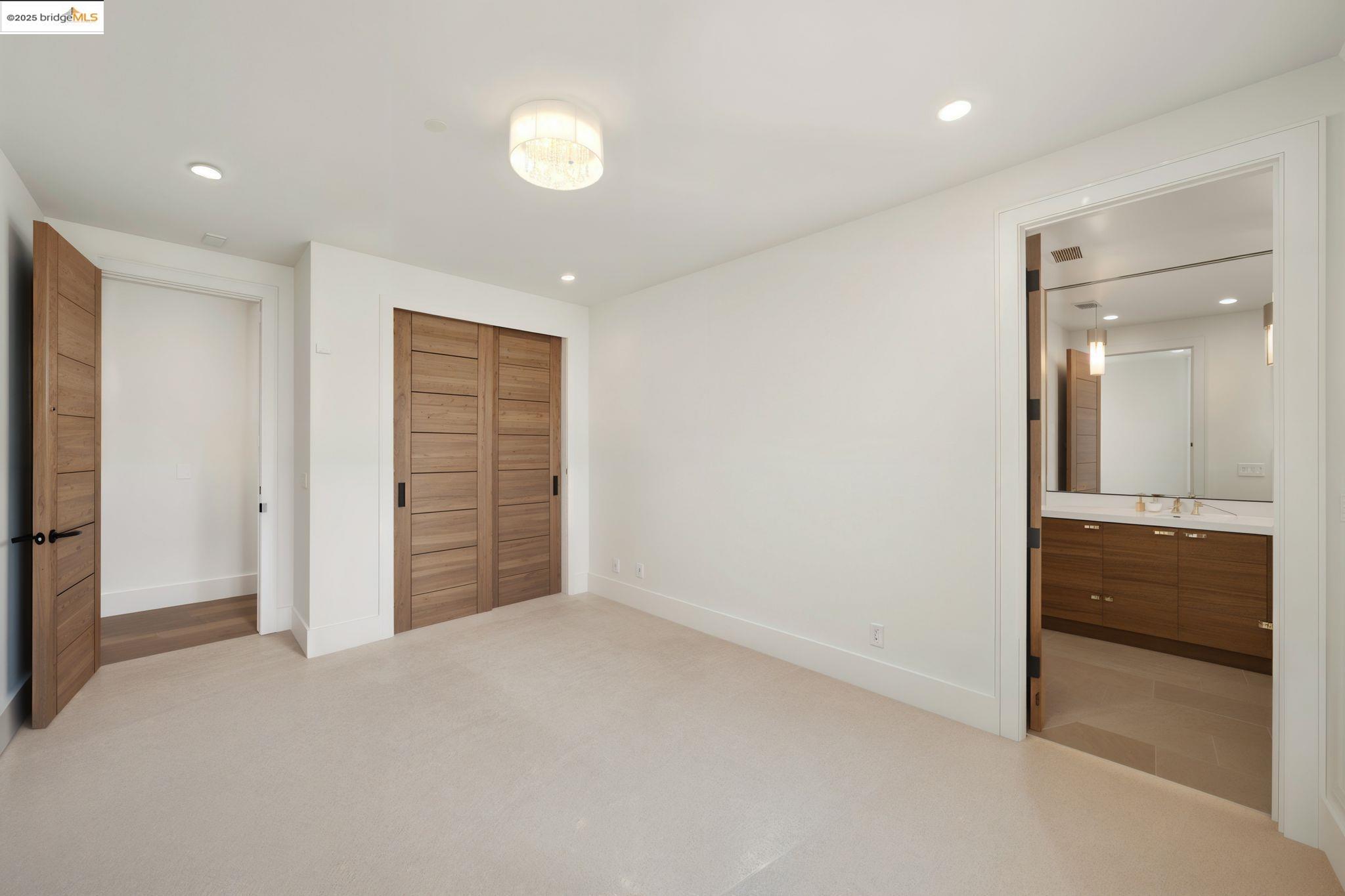 Detail Gallery Image 44 of 55 For 13462 Campus Drive, Oakland,  CA 94619 - 5 Beds | 5/2 Baths