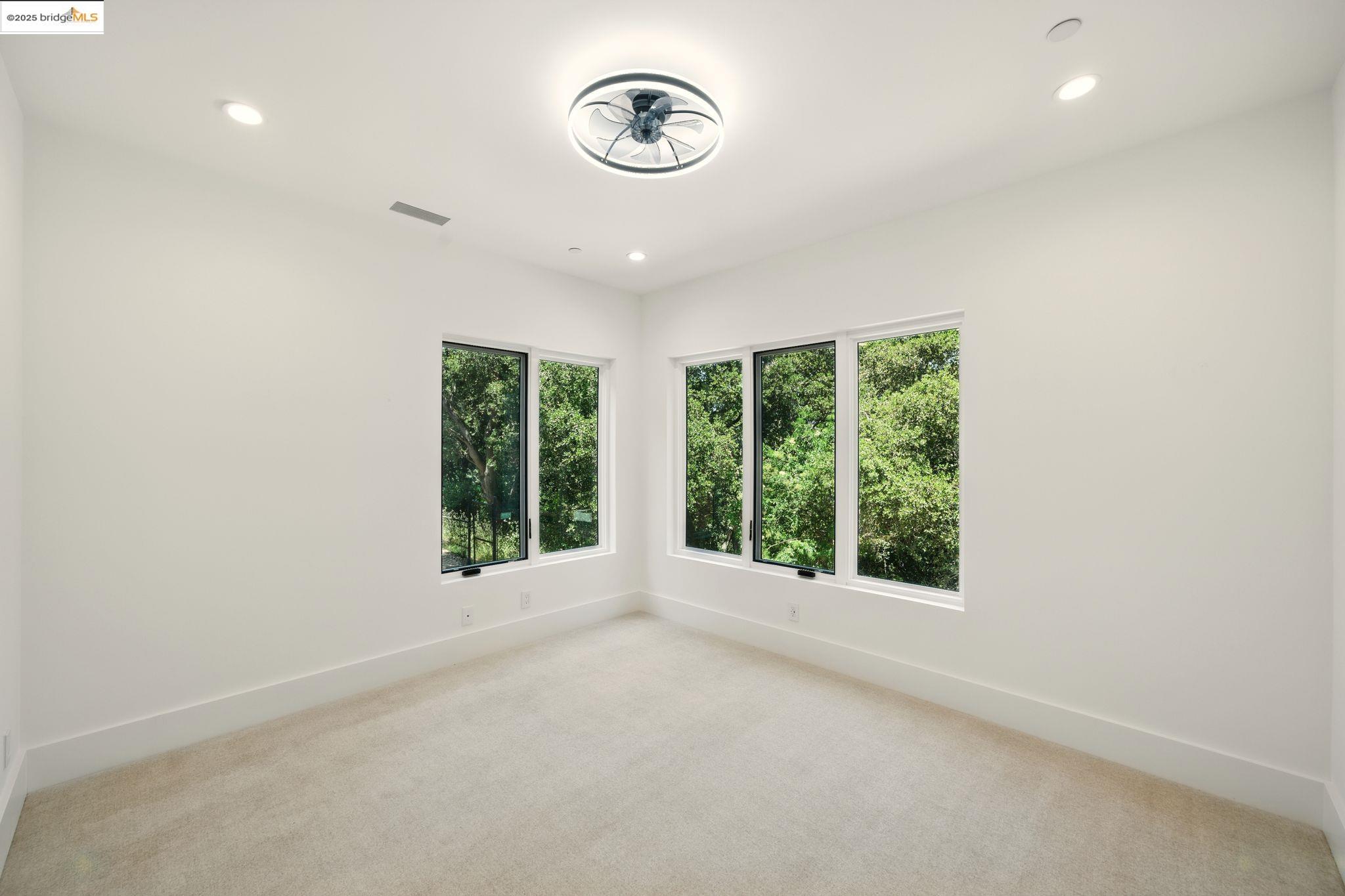 Detail Gallery Image 46 of 55 For 13462 Campus Drive, Oakland,  CA 94619 - 5 Beds | 5/2 Baths