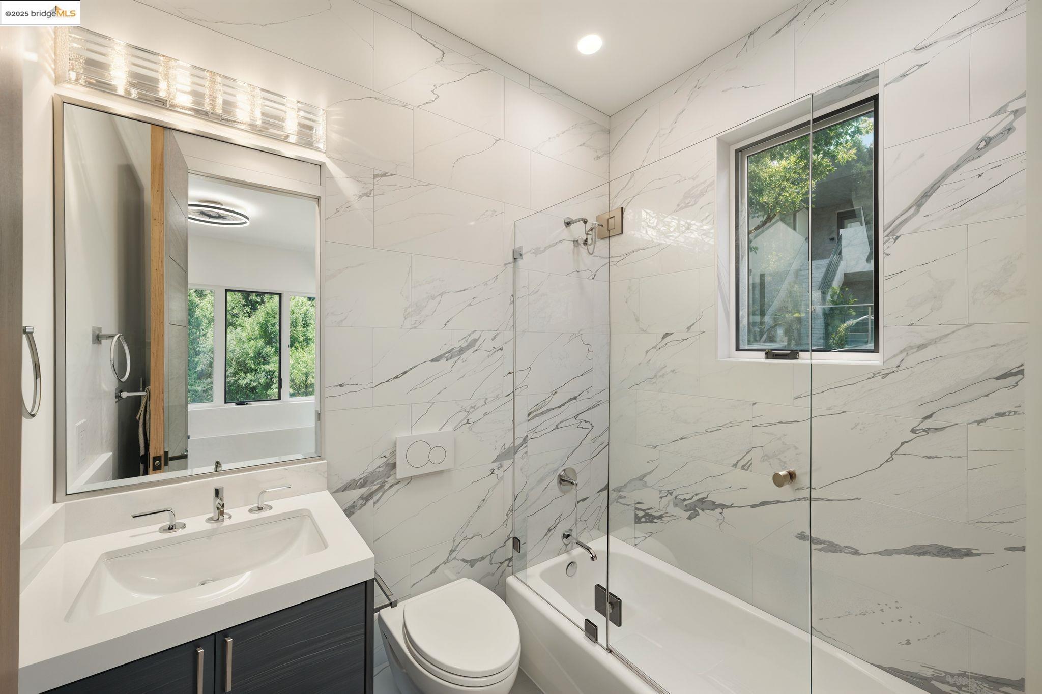 Detail Gallery Image 47 of 55 For 13462 Campus Drive, Oakland,  CA 94619 - 5 Beds | 5/2 Baths