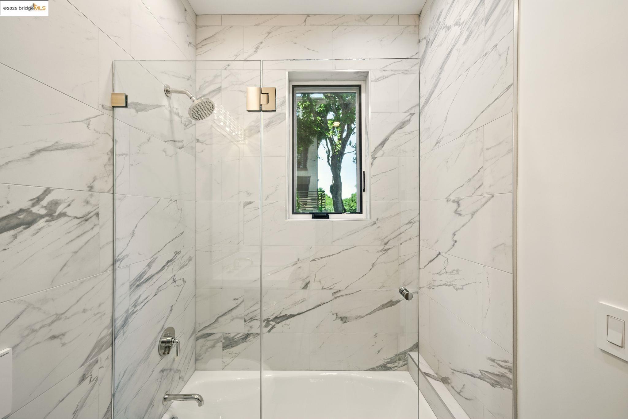 Detail Gallery Image 48 of 55 For 13462 Campus Drive, Oakland,  CA 94619 - 5 Beds | 5/2 Baths