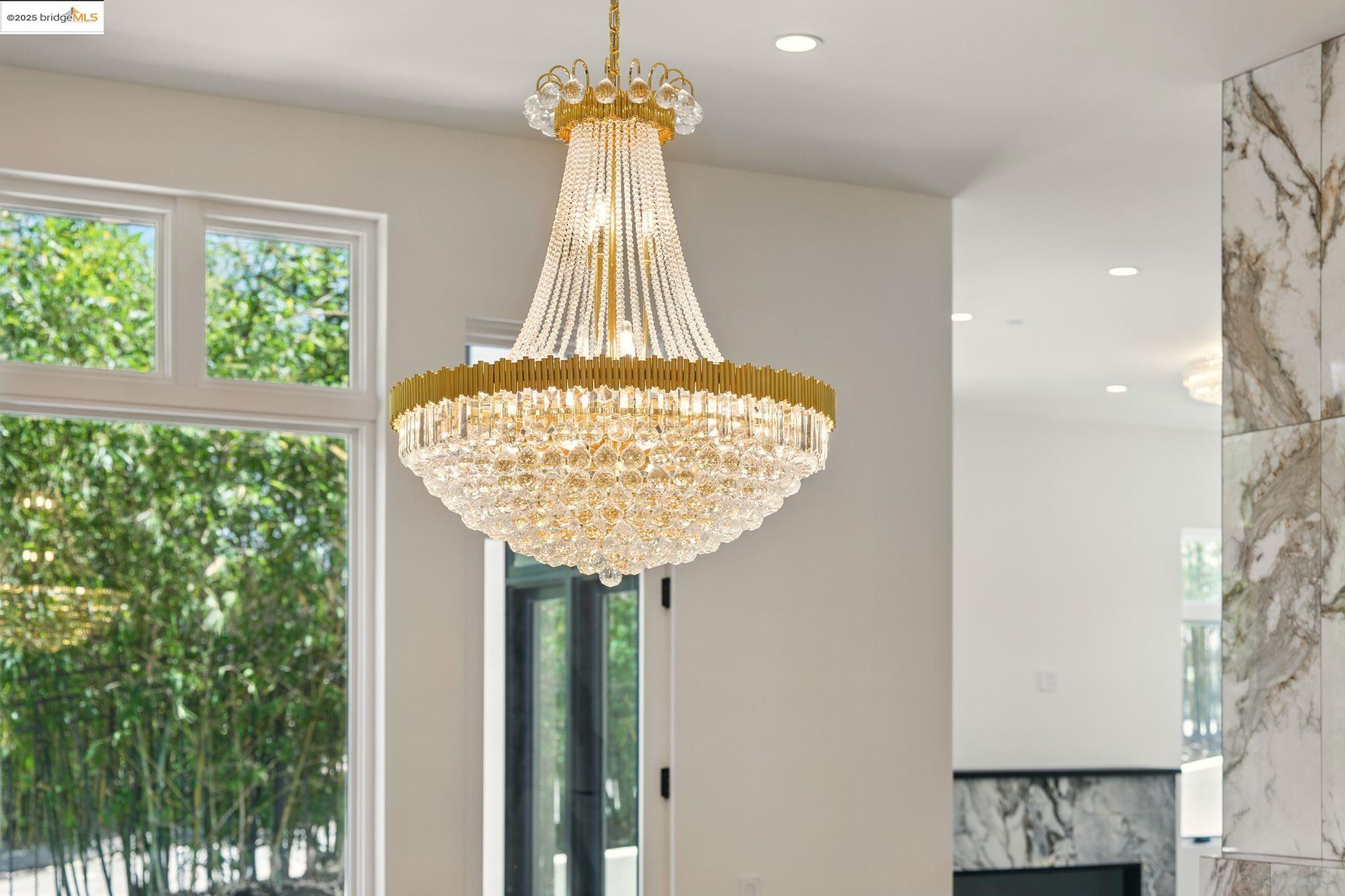 Detail Gallery Image 9 of 55 For 13462 Campus Drive, Oakland,  CA 94619 - 5 Beds | 5/2 Baths