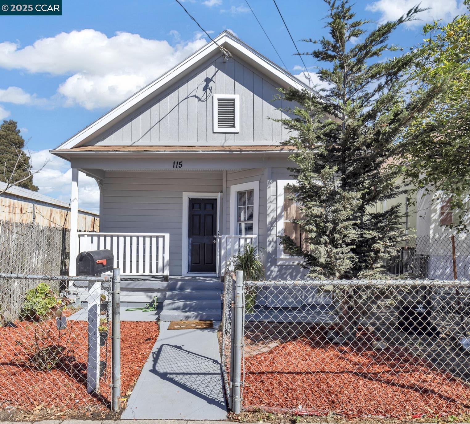 Detail Gallery Image 2 of 20 For 115 Ohio Ave, Richmond,  CA 94804 - 2 Beds | 1 Baths