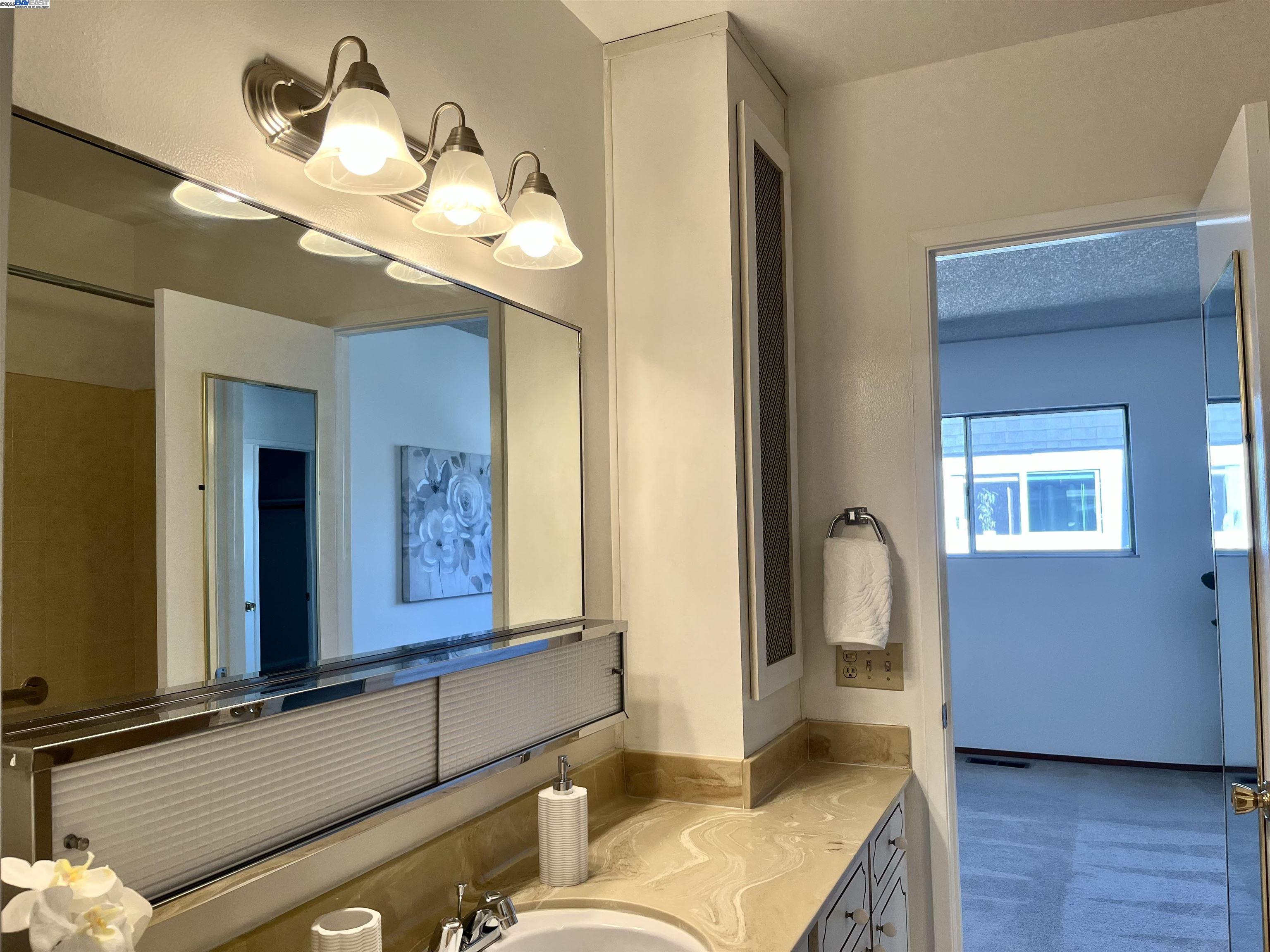 Detail Gallery Image 17 of 23 For 14033 Reed Ave, San Leandro,  CA 94578 - 2 Beds | 2 Baths