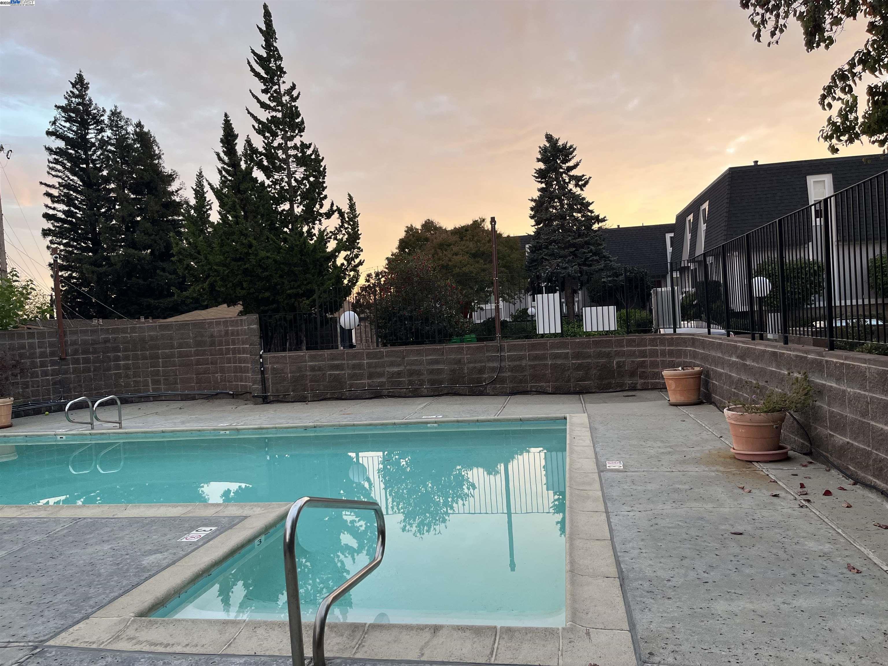 Detail Gallery Image 19 of 23 For 14033 Reed Ave, San Leandro,  CA 94578 - 2 Beds | 2 Baths