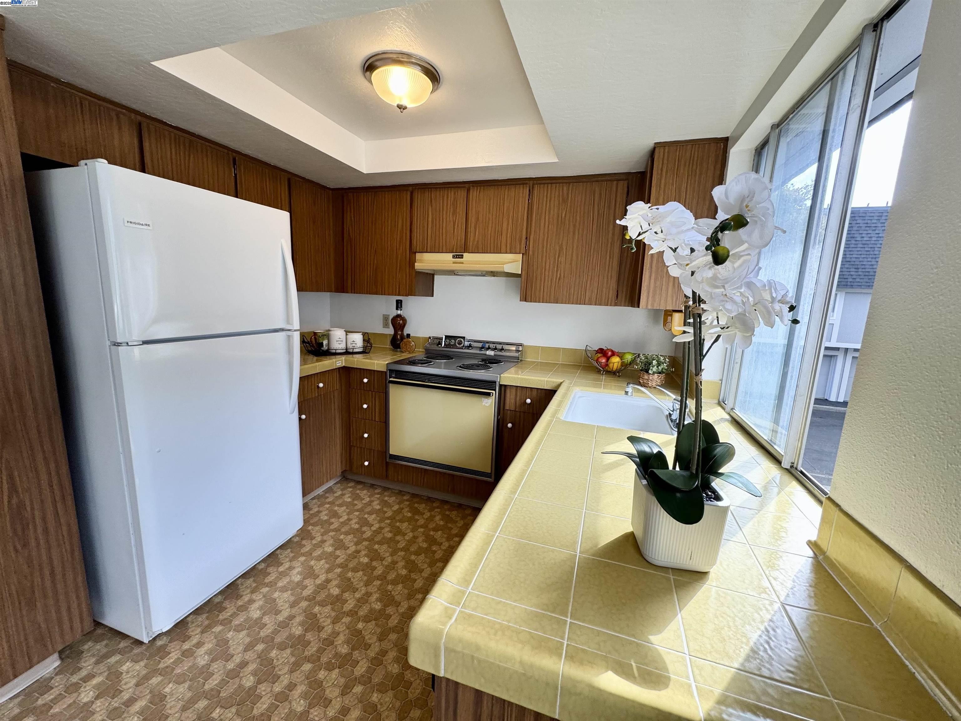 Detail Gallery Image 8 of 23 For 14033 Reed Ave, San Leandro,  CA 94578 - 2 Beds | 2 Baths