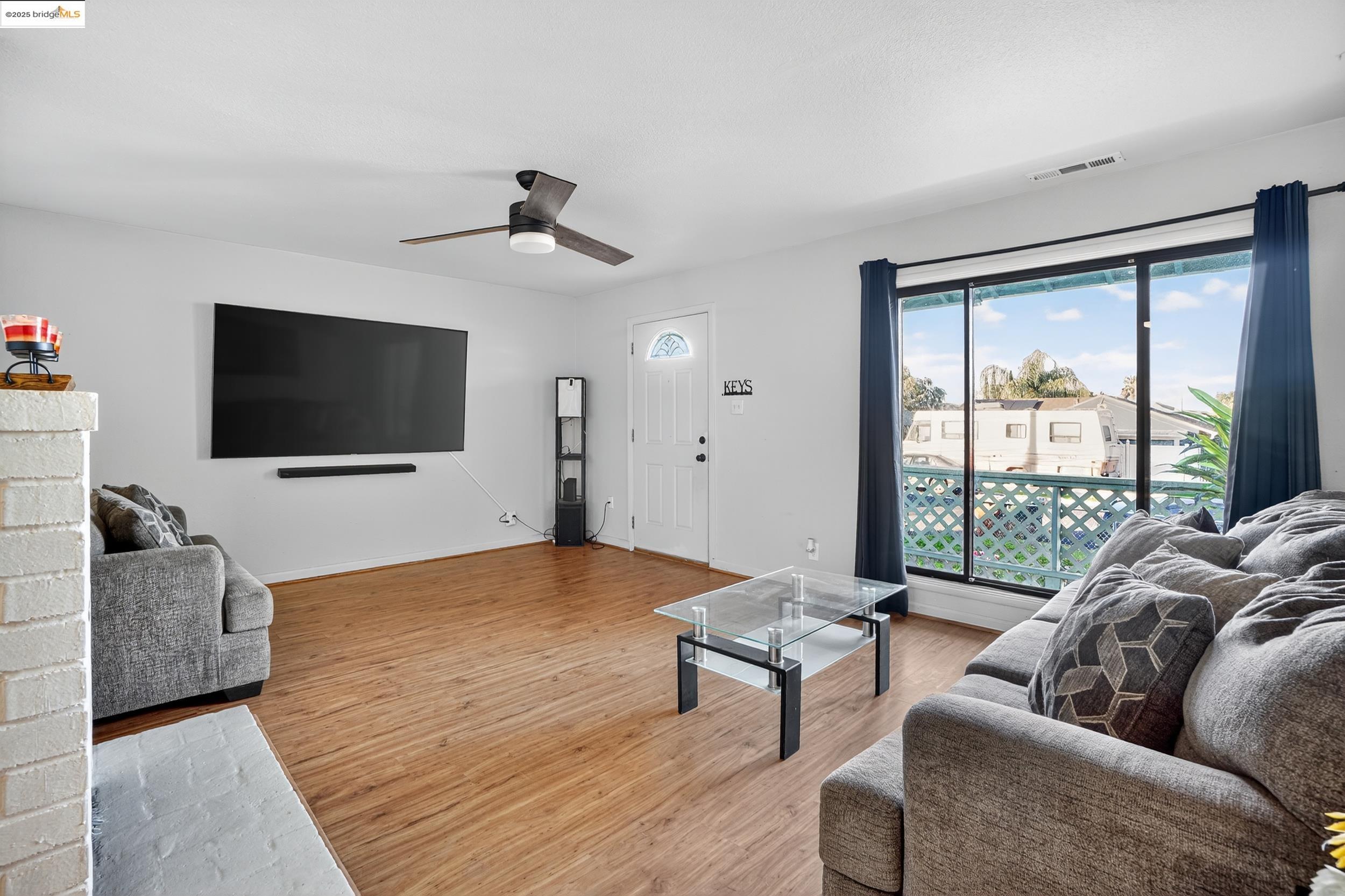 Detail Gallery Image 6 of 31 For 401 San Joaquin Ave, Antioch,  CA 94509 - 2 Beds | 1 Baths