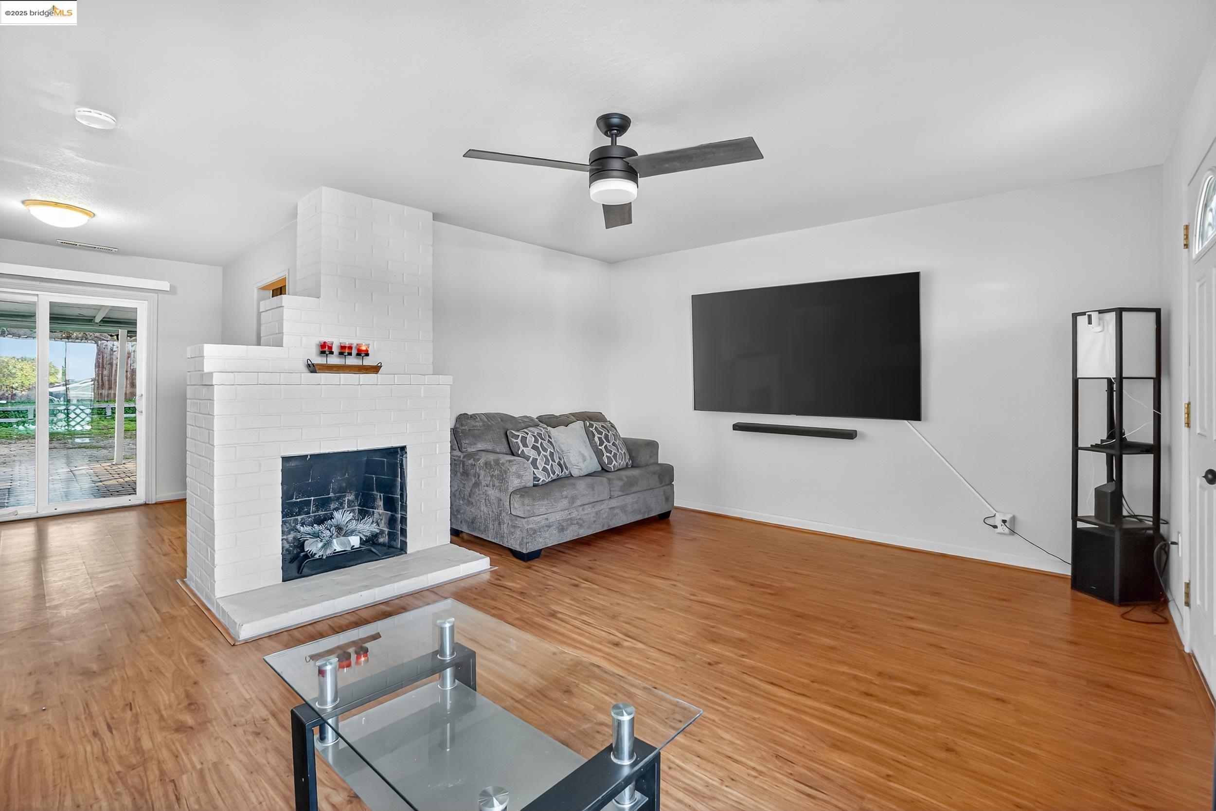 Detail Gallery Image 8 of 31 For 401 San Joaquin Ave, Antioch,  CA 94509 - 2 Beds | 1 Baths