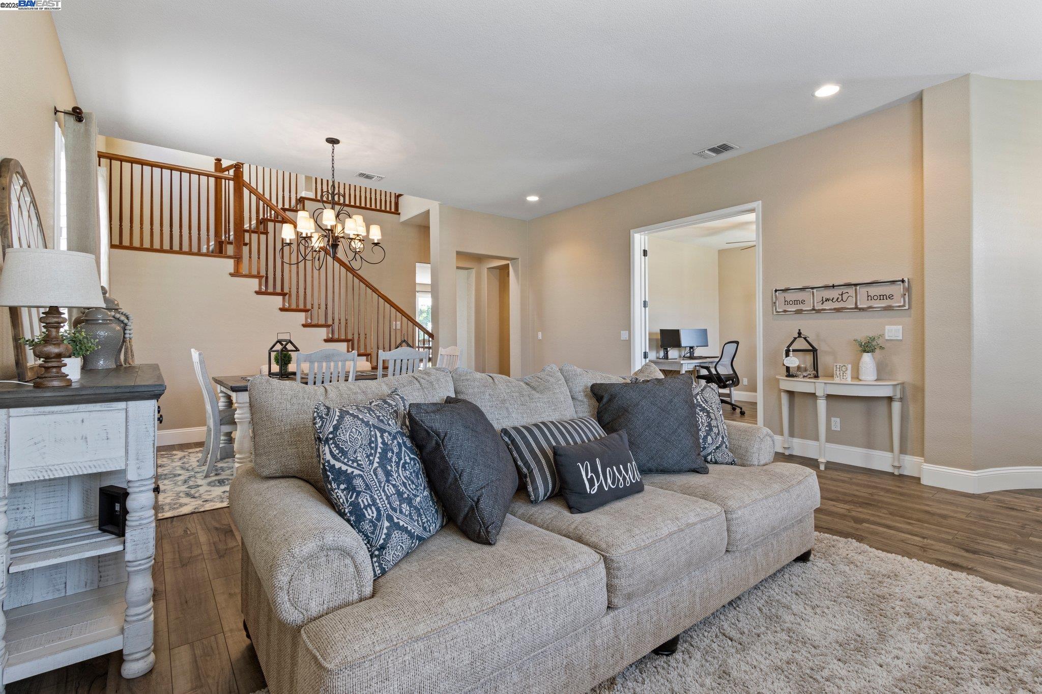 Detail Gallery Image 8 of 55 For 6454 Green Castle Cir, Discovery Bay,  CA 94505 - 4 Beds | 3/1 Baths