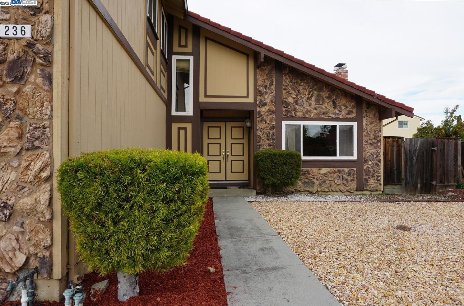 Detail Gallery Image 4 of 43 For 236 Ottawa Way, Fremont,  CA 94539 - 4 Beds | 2/1 Baths