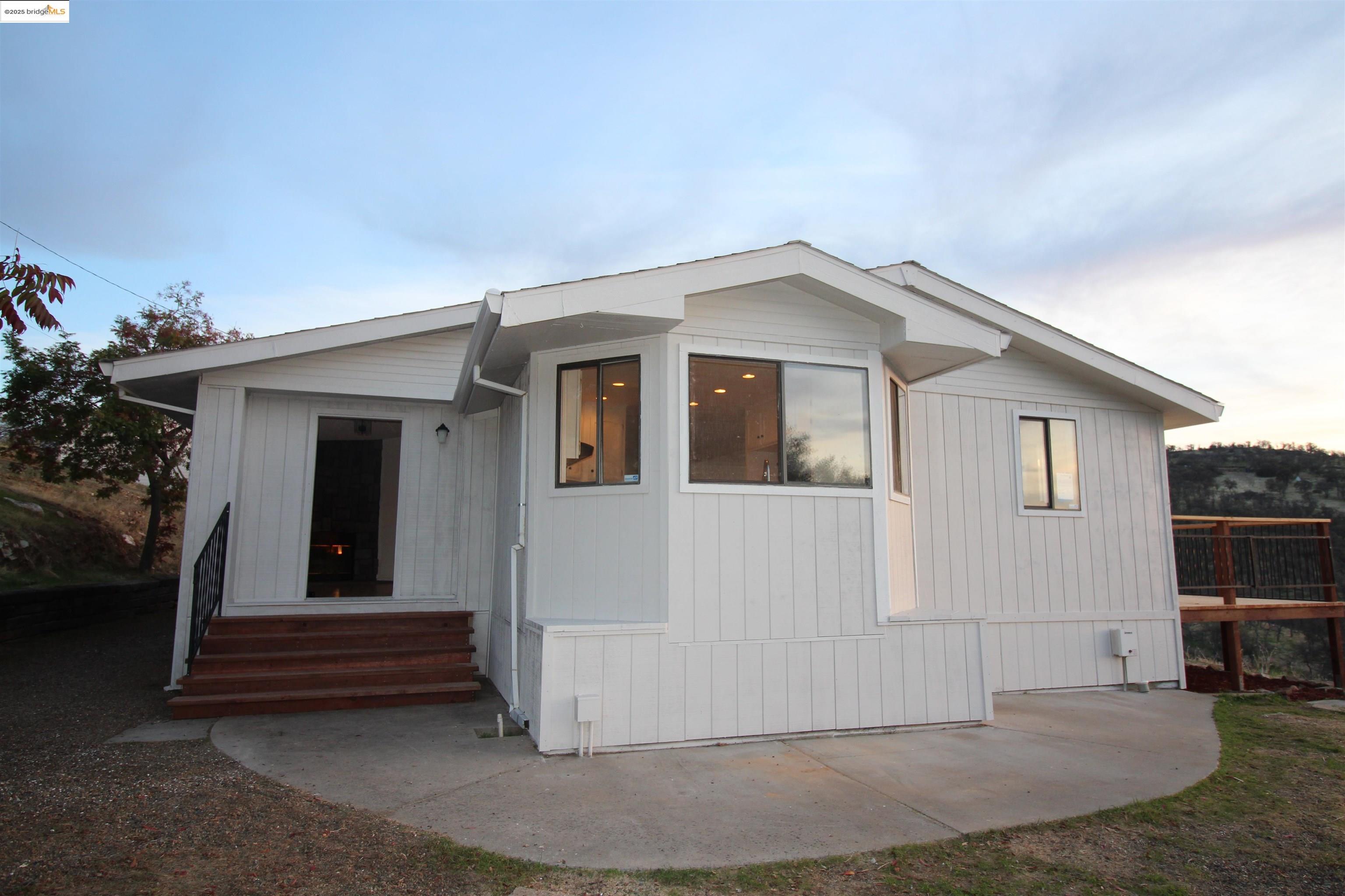 Front Image Thumbnail for EB41117232