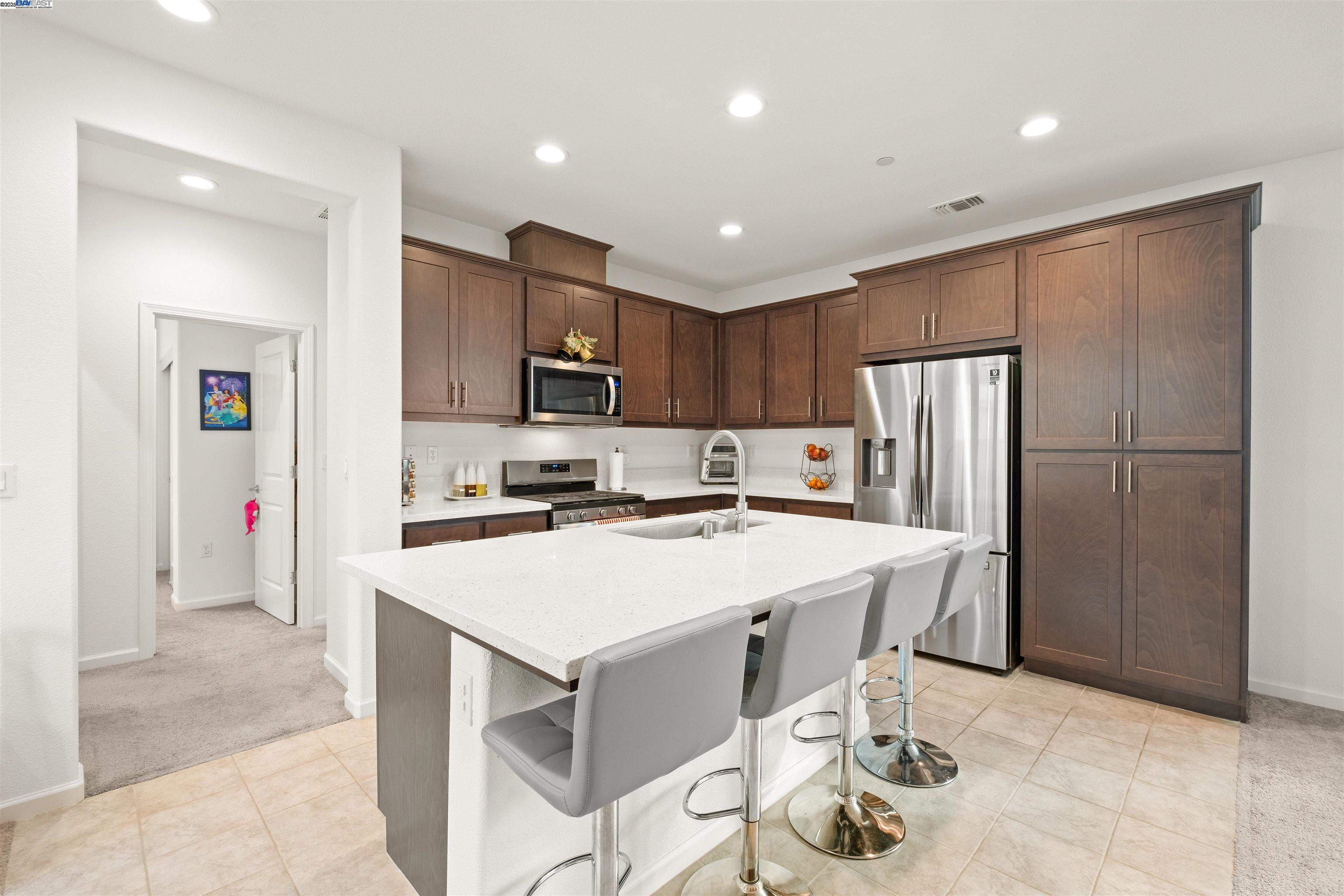 Detail Gallery Image 4 of 32 For 17575 Altair Way, Lathrop,  CA 95330 - 3 Beds | 2 Baths