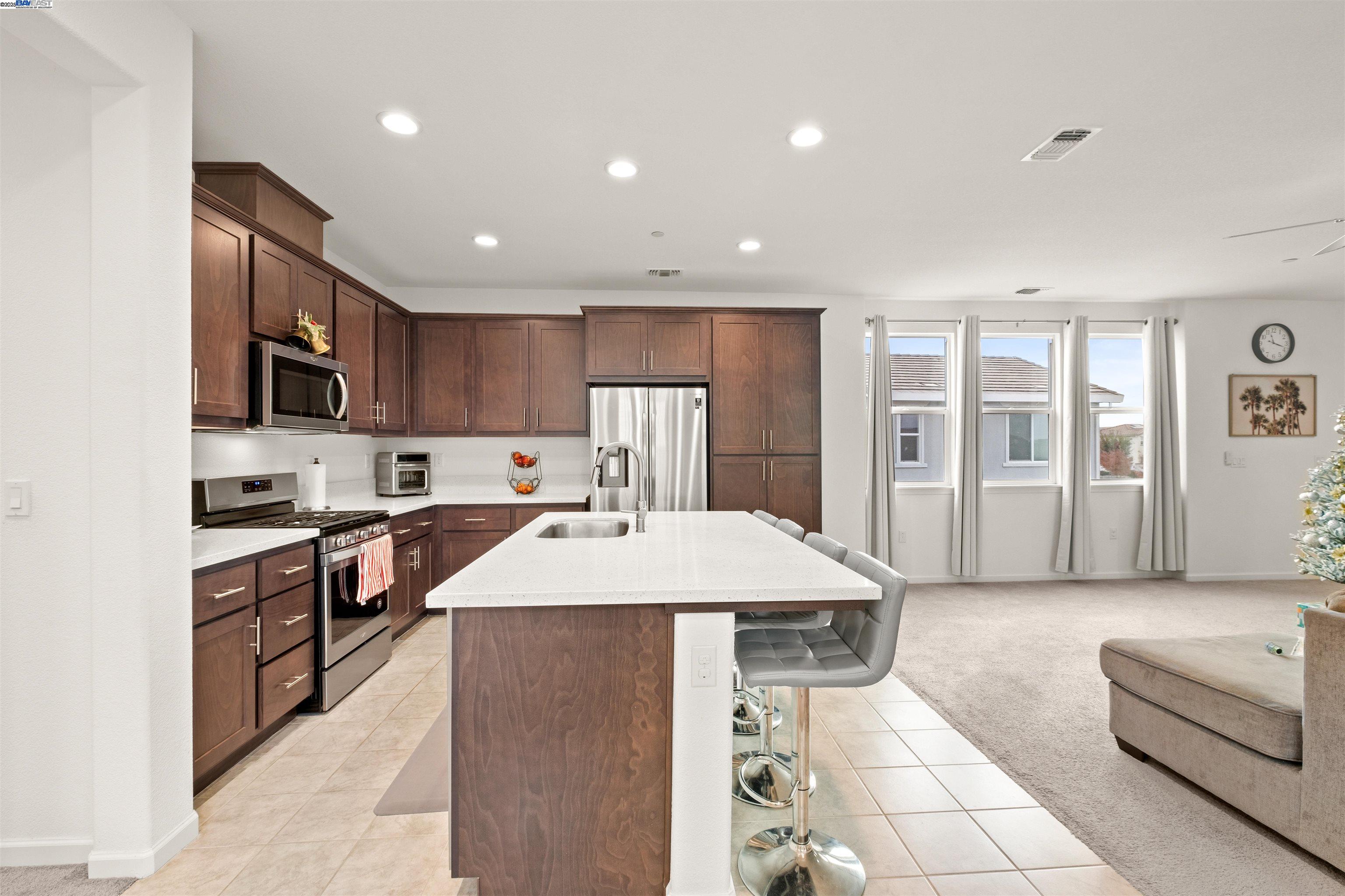 Detail Gallery Image 5 of 32 For 17575 Altair Way, Lathrop,  CA 95330 - 3 Beds | 2 Baths