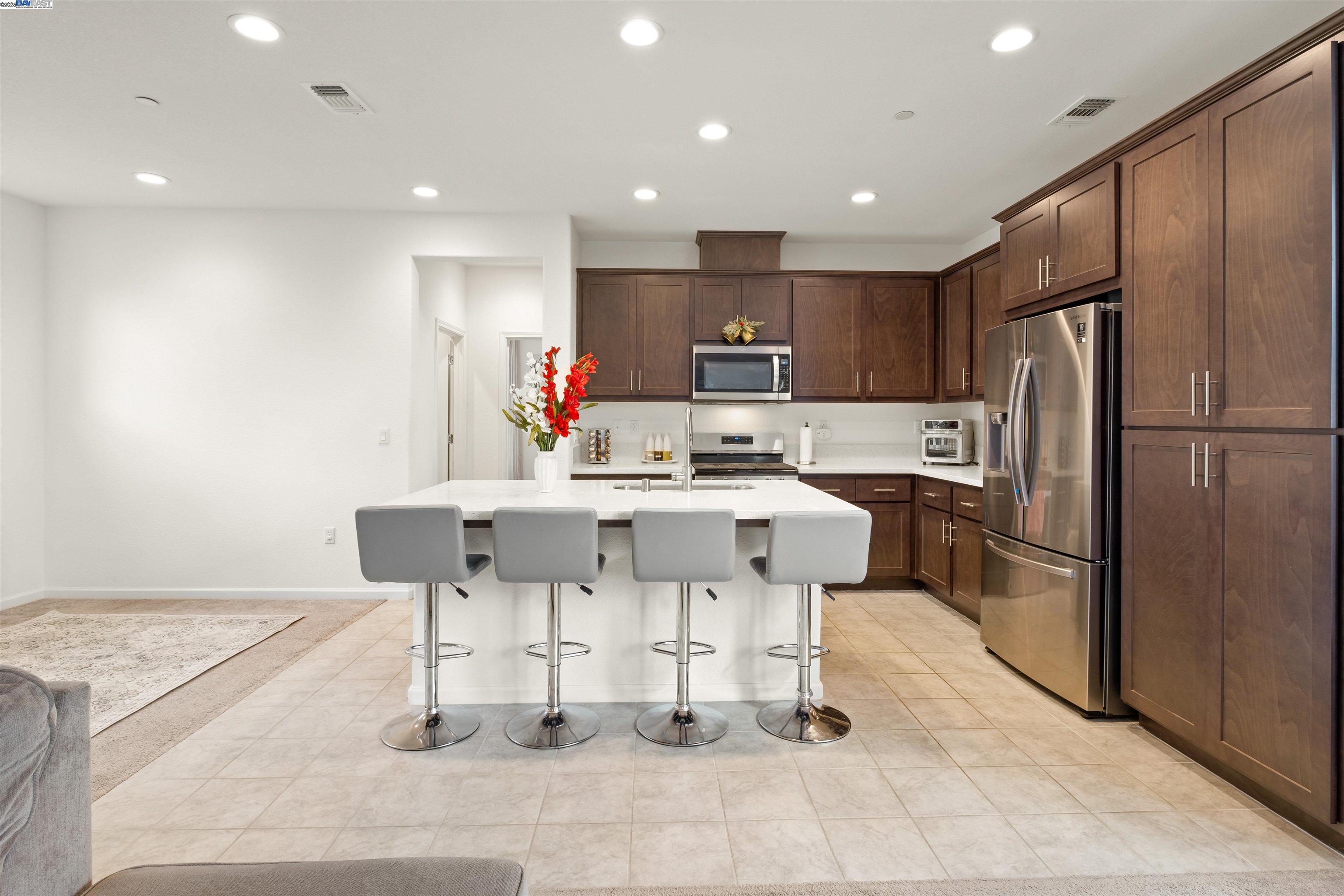 Detail Gallery Image 7 of 32 For 17575 Altair Way, Lathrop,  CA 95330 - 3 Beds | 2 Baths