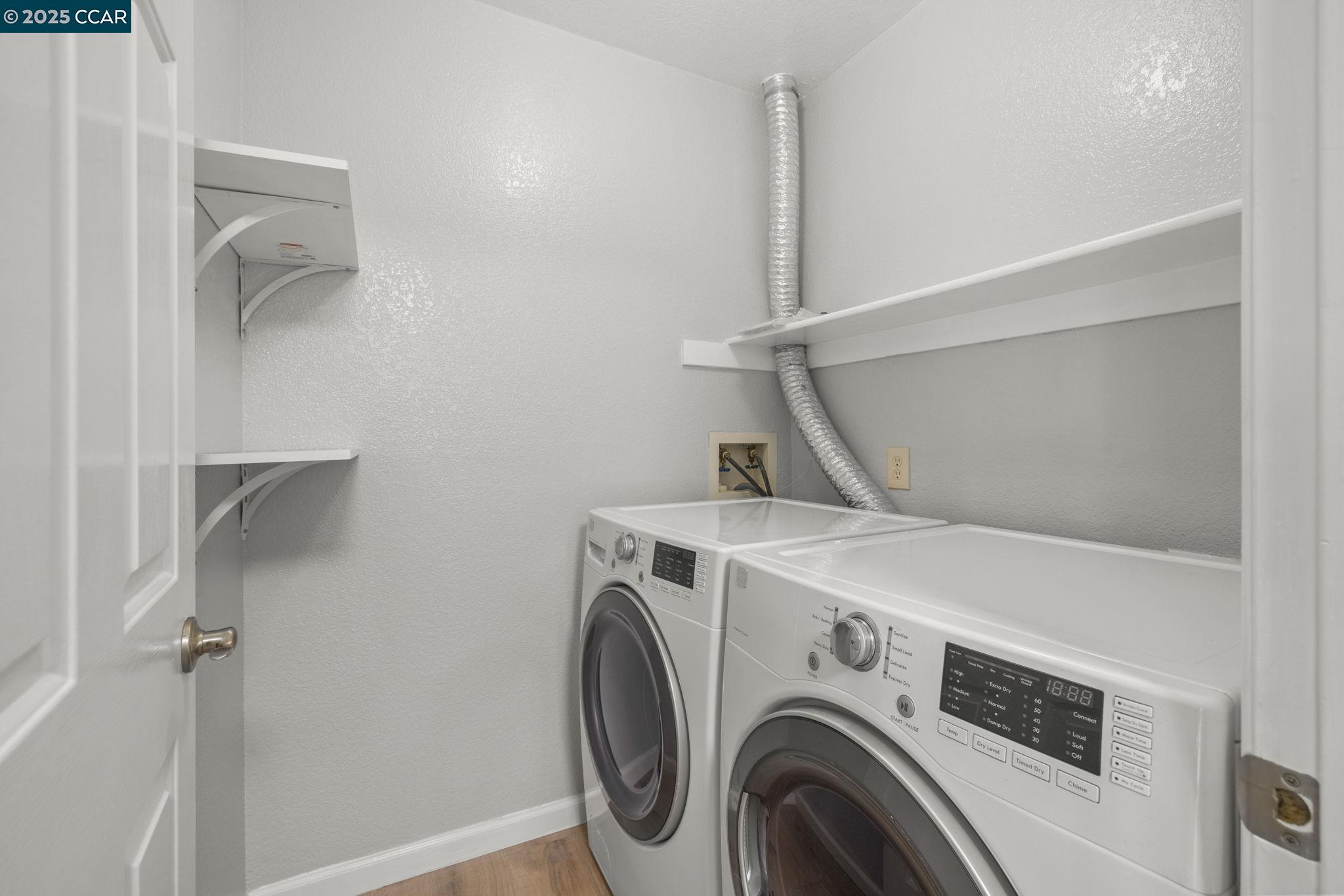 Detail Gallery Image 10 of 15 For 560 Canyon Oaks #H,  Oakland,  CA 94605 - 2 Beds | 2 Baths