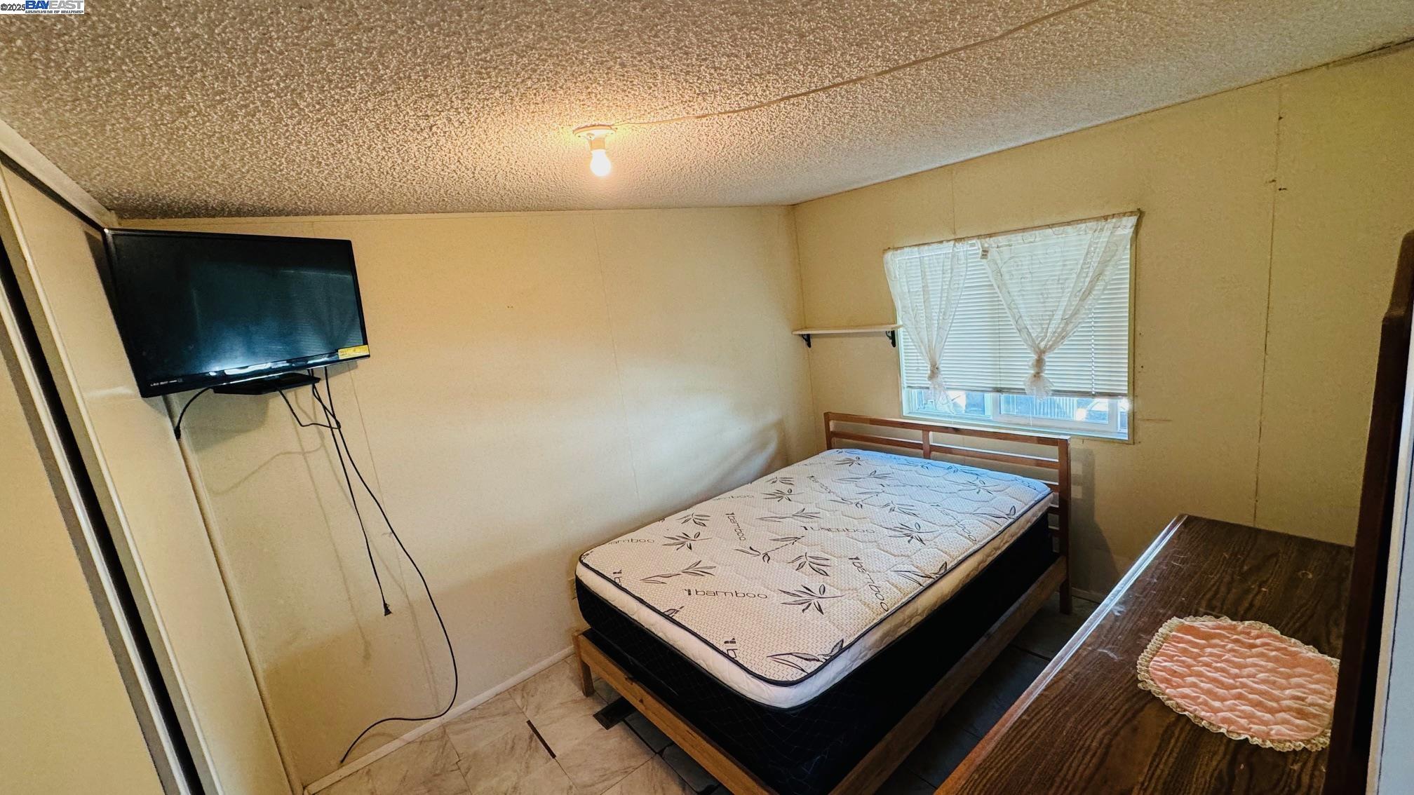 Detail Gallery Image 5 of 9 For 2399 E 14th #112,  San Leandro,  CA 94577 - 1 Beds | 1 Baths