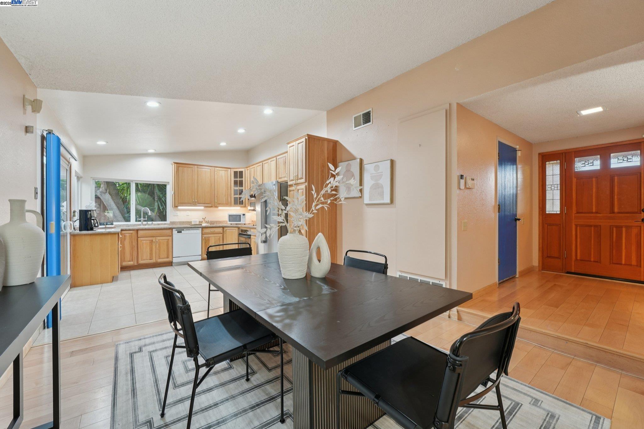 Detail Gallery Image 7 of 58 For 4942 Rocklin Dr, Union City,  CA 94587 - 4 Beds | 2 Baths