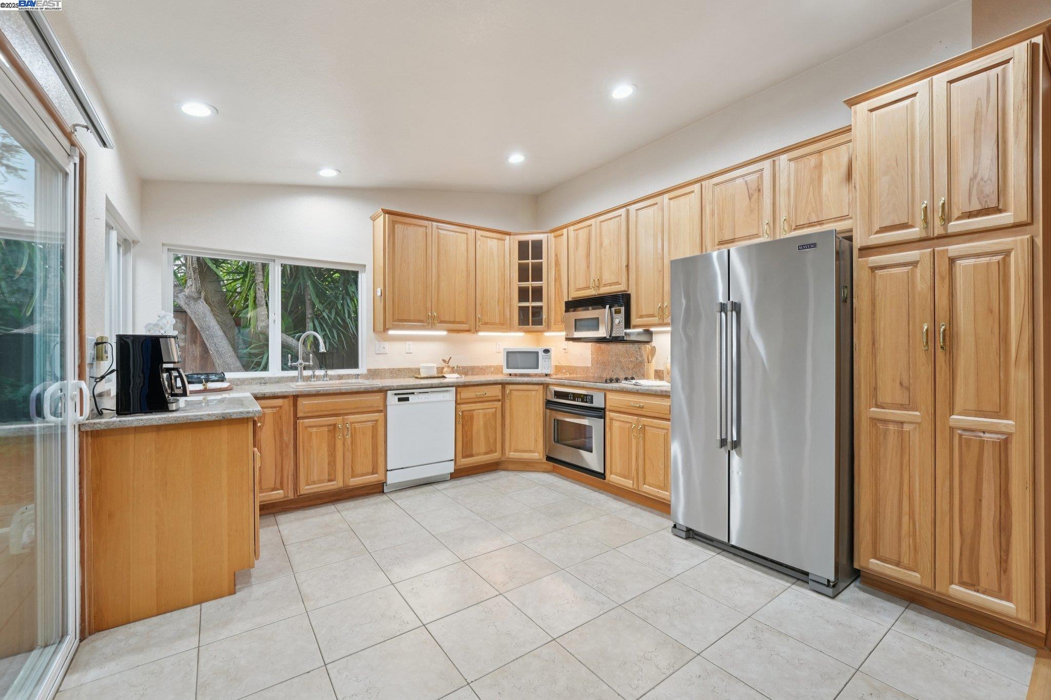 Detail Gallery Image 8 of 58 For 4942 Rocklin Dr, Union City,  CA 94587 - 4 Beds | 2 Baths