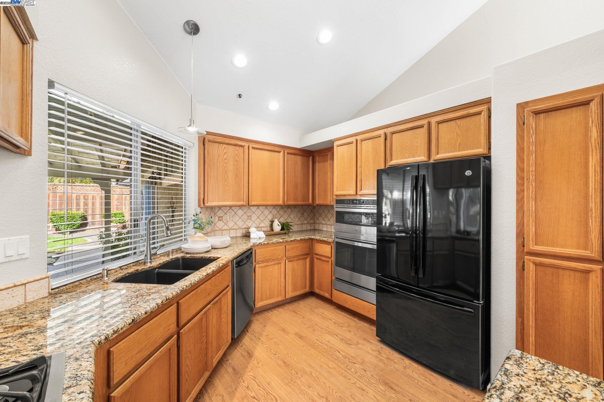 Detail Gallery Image 12 of 60 For 1622 Placer Cir, Livermore,  CA 94551 - 3 Beds | 2 Baths