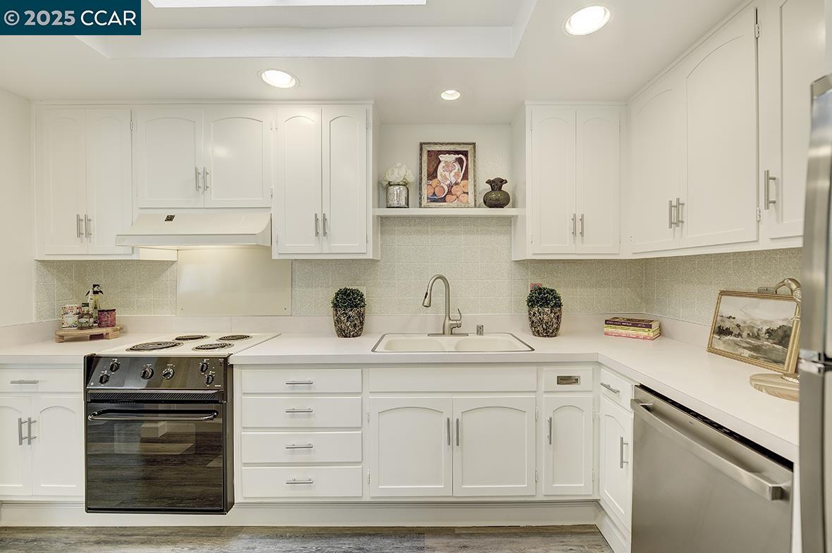 Detail Gallery Image 17 of 54 For 1315 Golden Rain Rd #2,  Walnut Creek,  CA 94595 - 2 Beds | 2 Baths