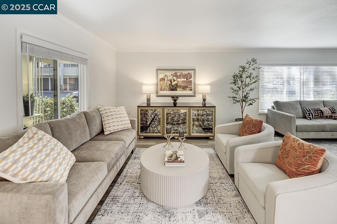 Detail Gallery Image 4 of 54 For 1315 Golden Rain Rd #2,  Walnut Creek,  CA 94595 - 2 Beds | 2 Baths