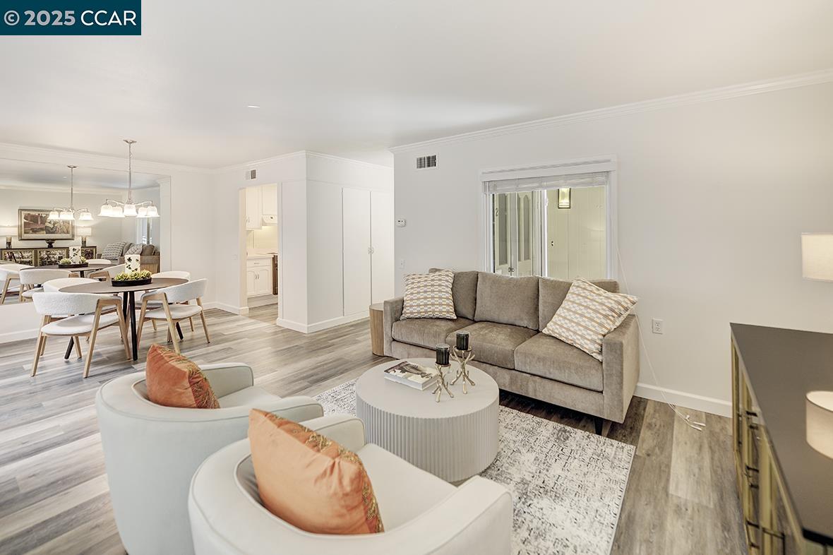 Detail Gallery Image 10 of 54 For 1315 Golden Rain Rd #2,  Walnut Creek,  CA 94595 - 2 Beds | 2 Baths