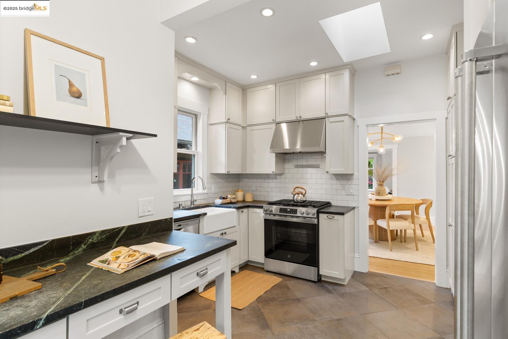 Detail Gallery Image 14 of 33 For 2644 Parker St, Berkeley,  CA 94704 - 2 Beds | 1 Baths