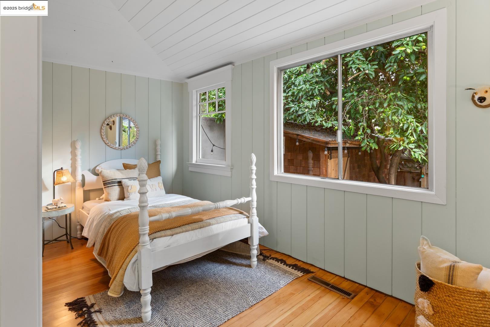 Detail Gallery Image 27 of 33 For 2644 Parker St, Berkeley,  CA 94704 - 2 Beds | 1 Baths