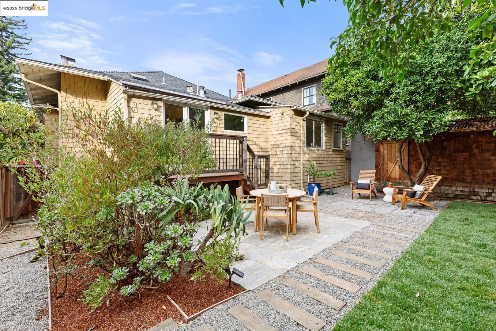 Detail Gallery Image 29 of 33 For 2644 Parker St, Berkeley,  CA 94704 - 2 Beds | 1 Baths