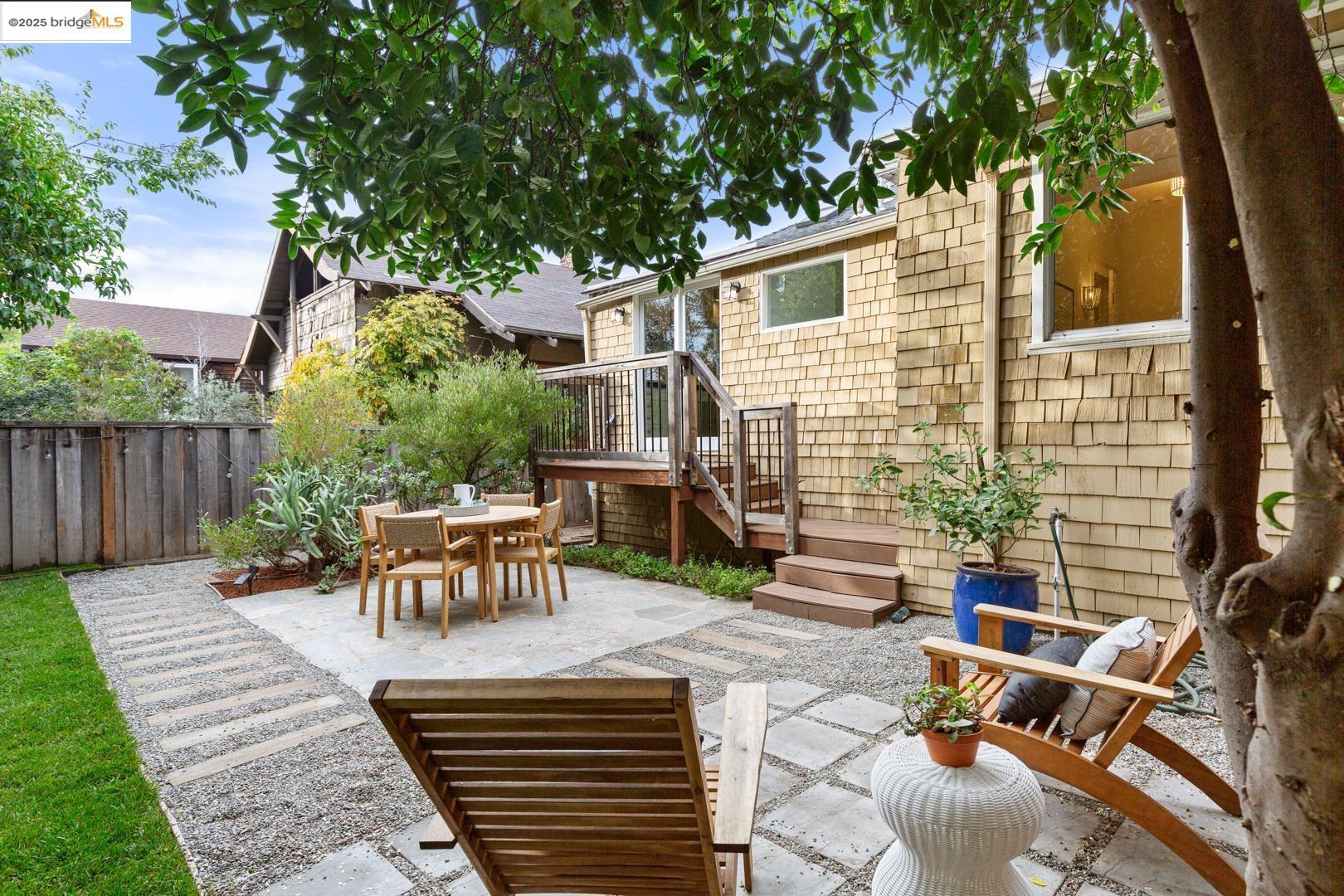 Detail Gallery Image 32 of 33 For 2644 Parker St, Berkeley,  CA 94704 - 2 Beds | 1 Baths