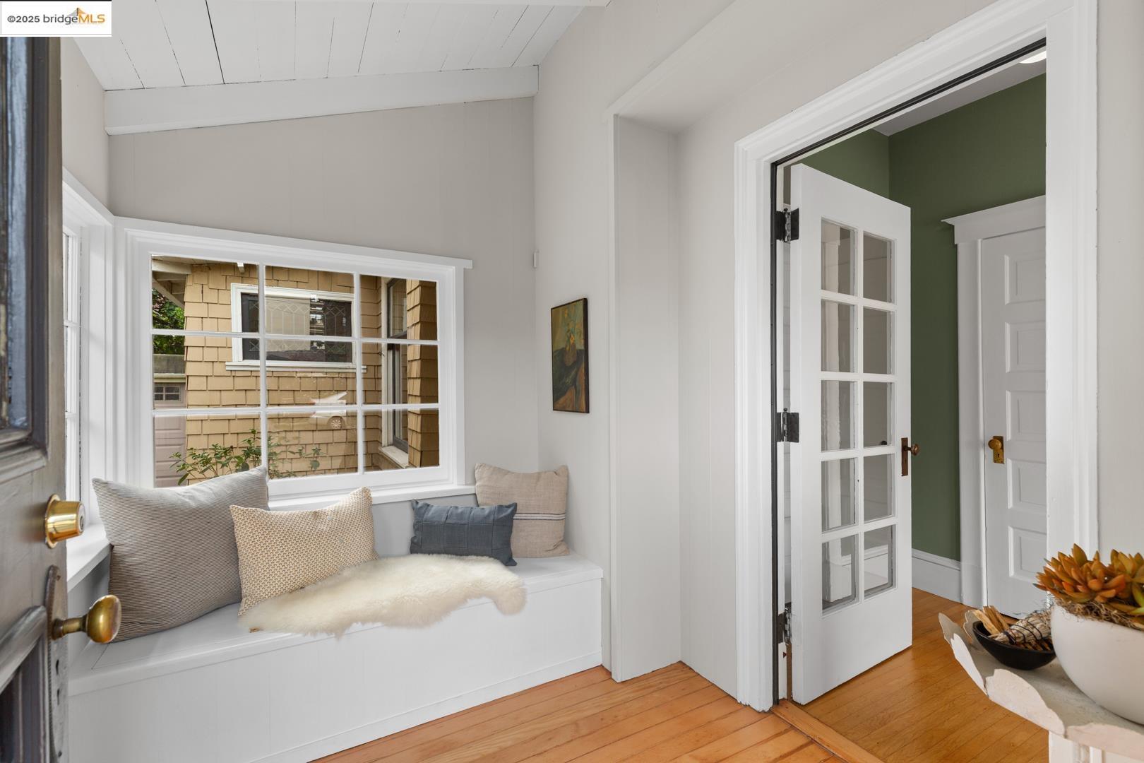 Detail Gallery Image 5 of 33 For 2644 Parker St, Berkeley,  CA 94704 - 2 Beds | 1 Baths