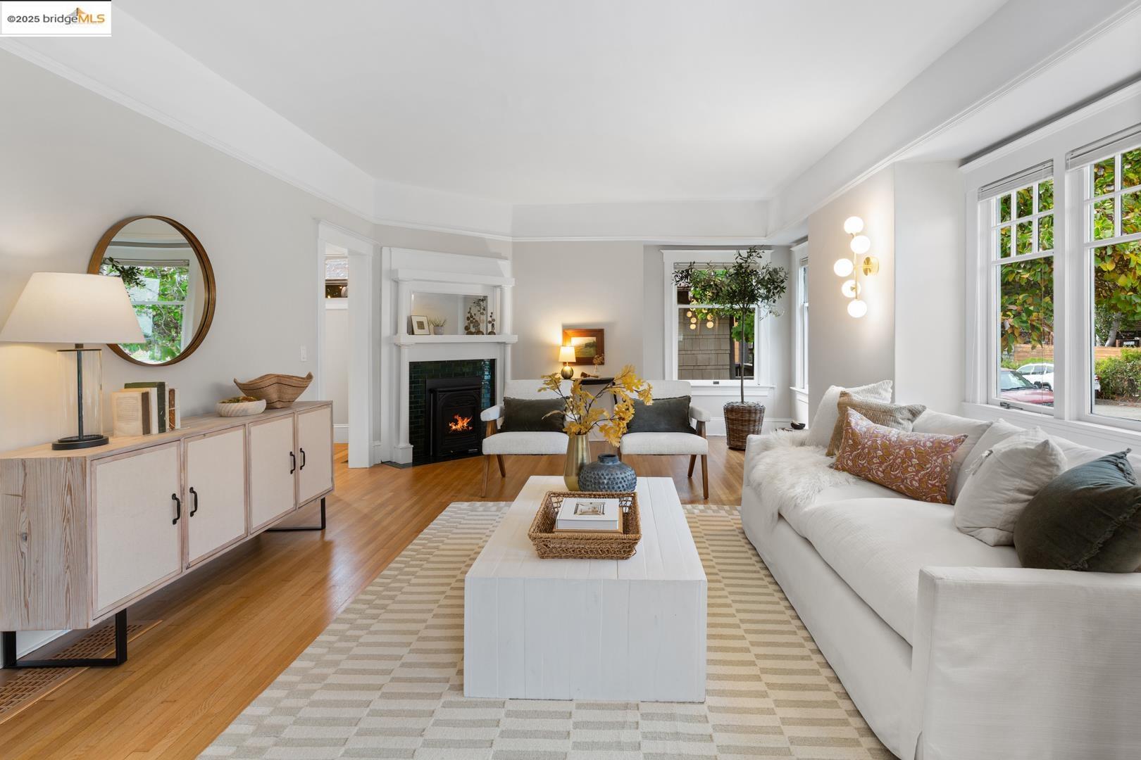 Detail Gallery Image 7 of 33 For 2644 Parker St, Berkeley,  CA 94704 - 2 Beds | 1 Baths