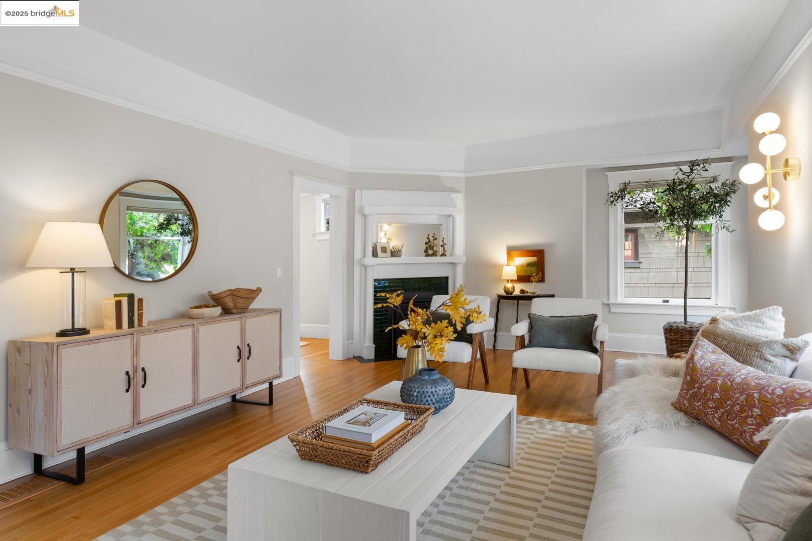 Detail Gallery Image 8 of 33 For 2644 Parker St, Berkeley,  CA 94704 - 2 Beds | 1 Baths