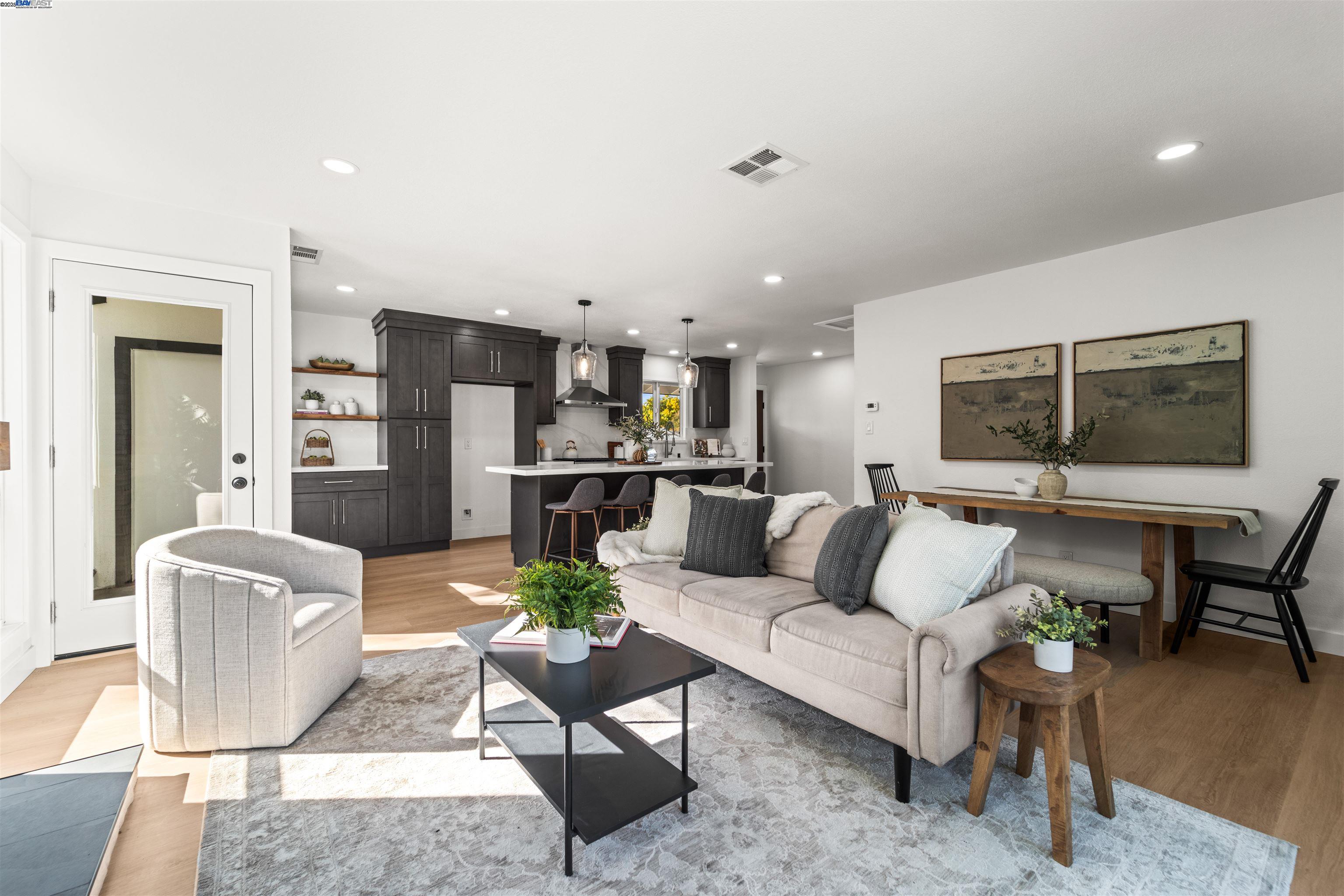 Detail Gallery Image 14 of 39 For 4119 Churchill Dr, Concord,  CA 94521 - 3 Beds | 2 Baths