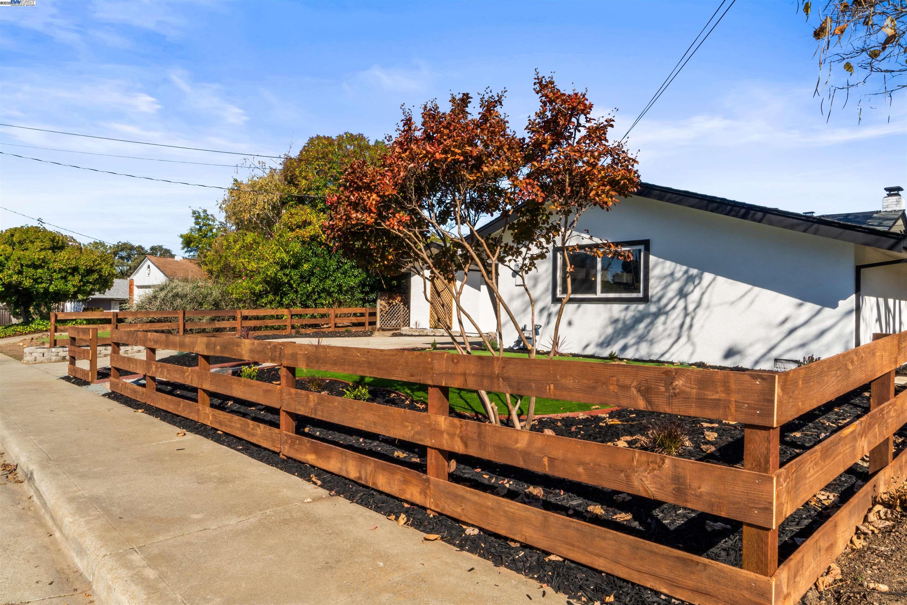 Detail Gallery Image 4 of 39 For 4119 Churchill Dr, Concord,  CA 94521 - 3 Beds | 2 Baths