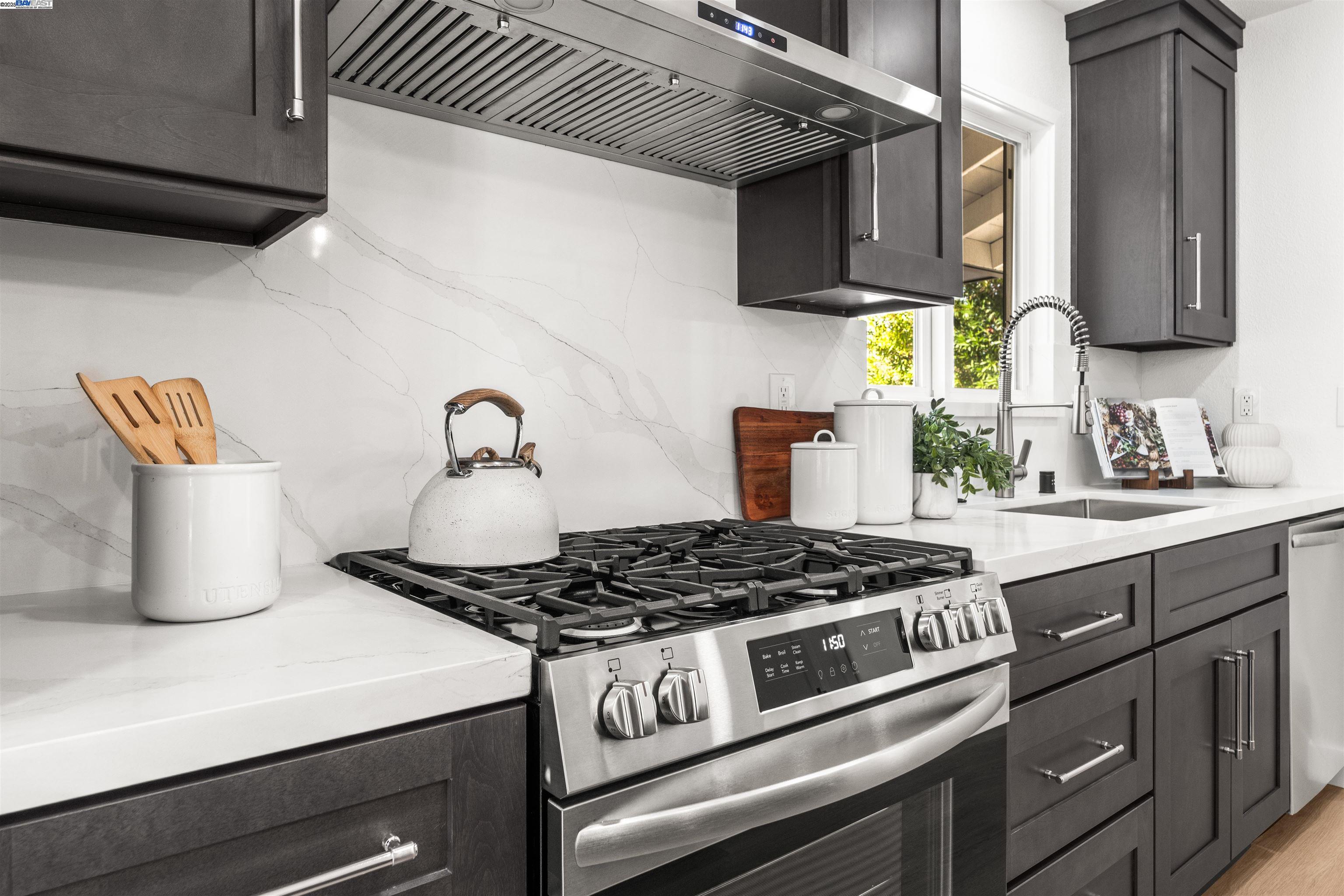 Detail Gallery Image 10 of 39 For 4119 Churchill Dr, Concord,  CA 94521 - 3 Beds | 2 Baths