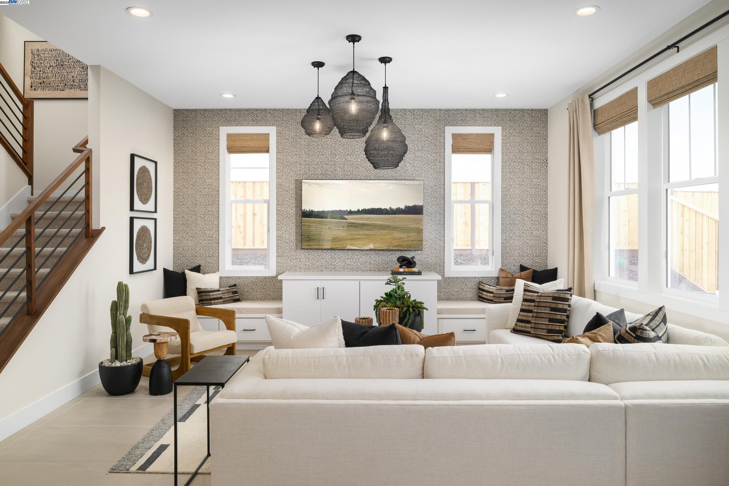 Detail Gallery Image 4 of 15 For 1580 W Walsh Ave, Dublin,  CA 94568 - 4 Beds | 3 Baths