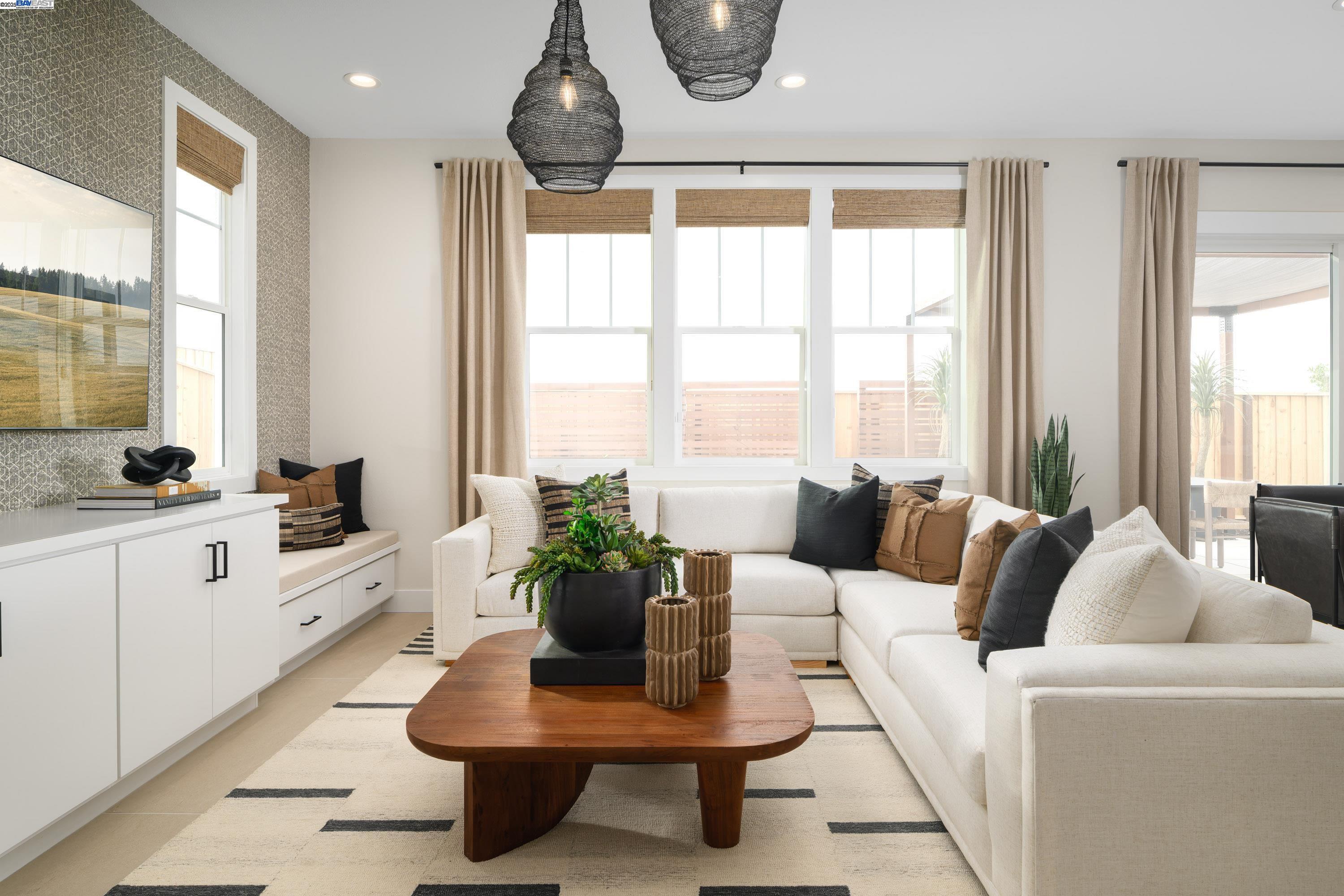 Detail Gallery Image 5 of 15 For 1580 W Walsh Ave, Dublin,  CA 94568 - 4 Beds | 3 Baths