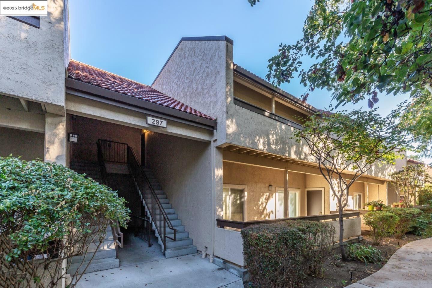 Detail Gallery Image 1 of 16 For 297 Tradewinds Dr Apt 105,  San Jose,  CA 95123 - 3 Beds | 2 Baths