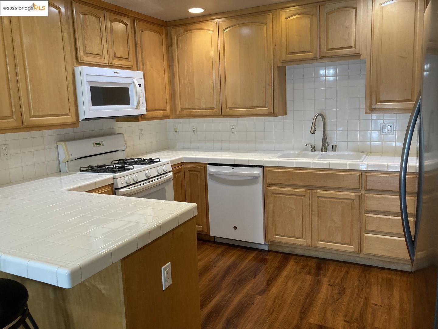 Detail Gallery Image 4 of 16 For 297 Tradewinds Dr Apt 105,  San Jose,  CA 95123 - 3 Beds | 2 Baths