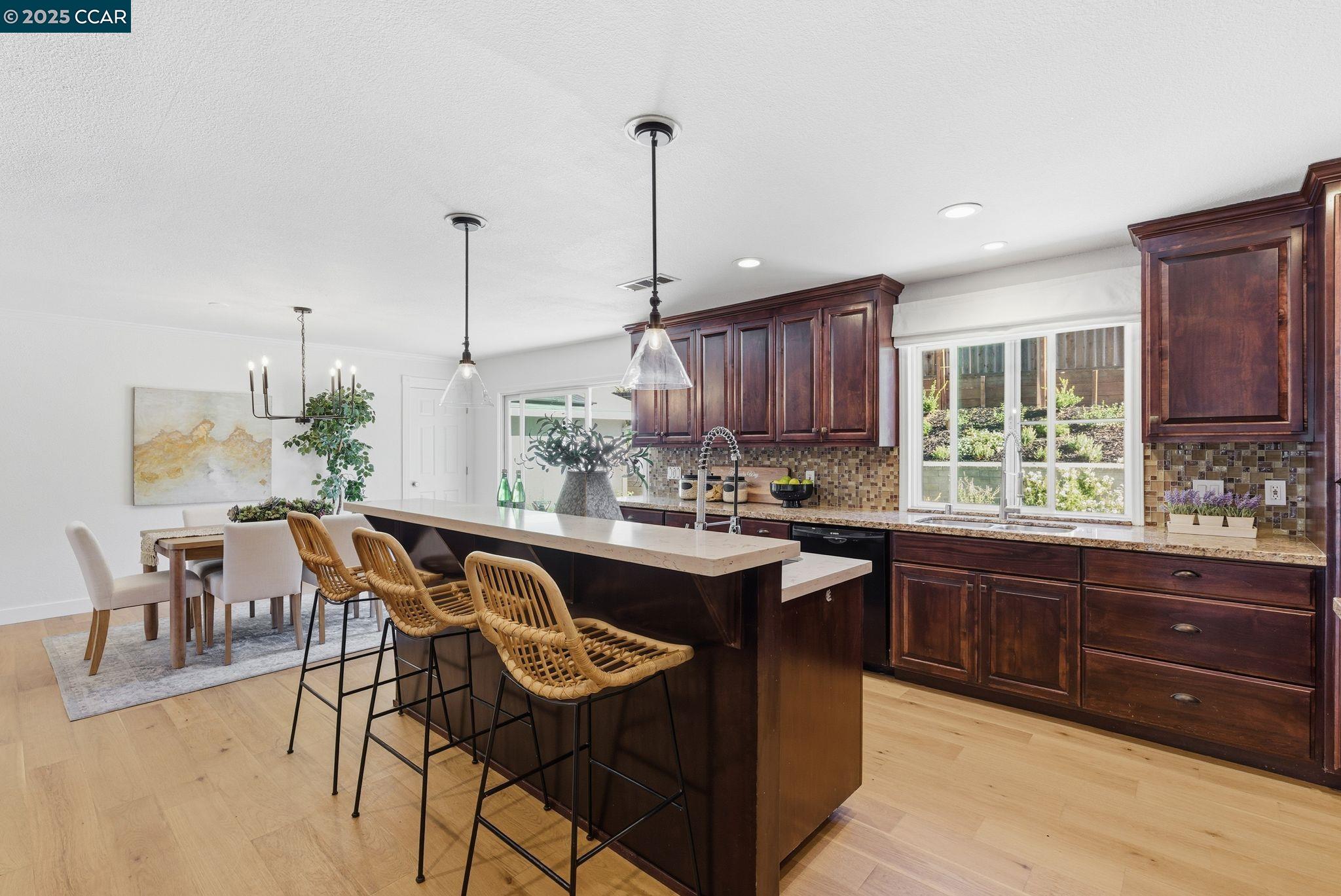 Detail Gallery Image 11 of 45 For 198 Pulido Rd, Danville,  CA 94526 - 5 Beds | 3 Baths