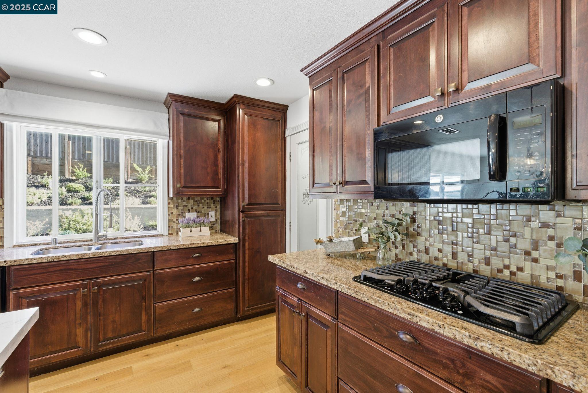 Detail Gallery Image 14 of 45 For 198 Pulido Rd, Danville,  CA 94526 - 5 Beds | 3 Baths