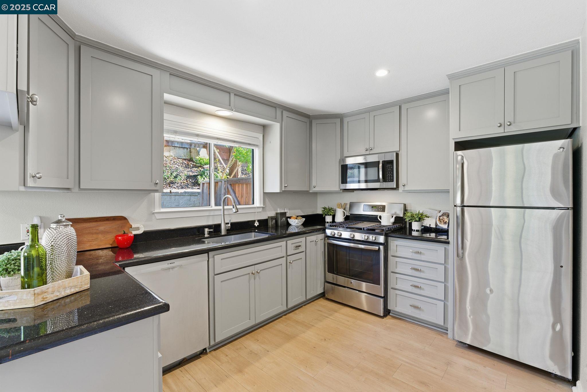 Detail Gallery Image 31 of 45 For 198 Pulido Rd, Danville,  CA 94526 - 5 Beds | 3 Baths