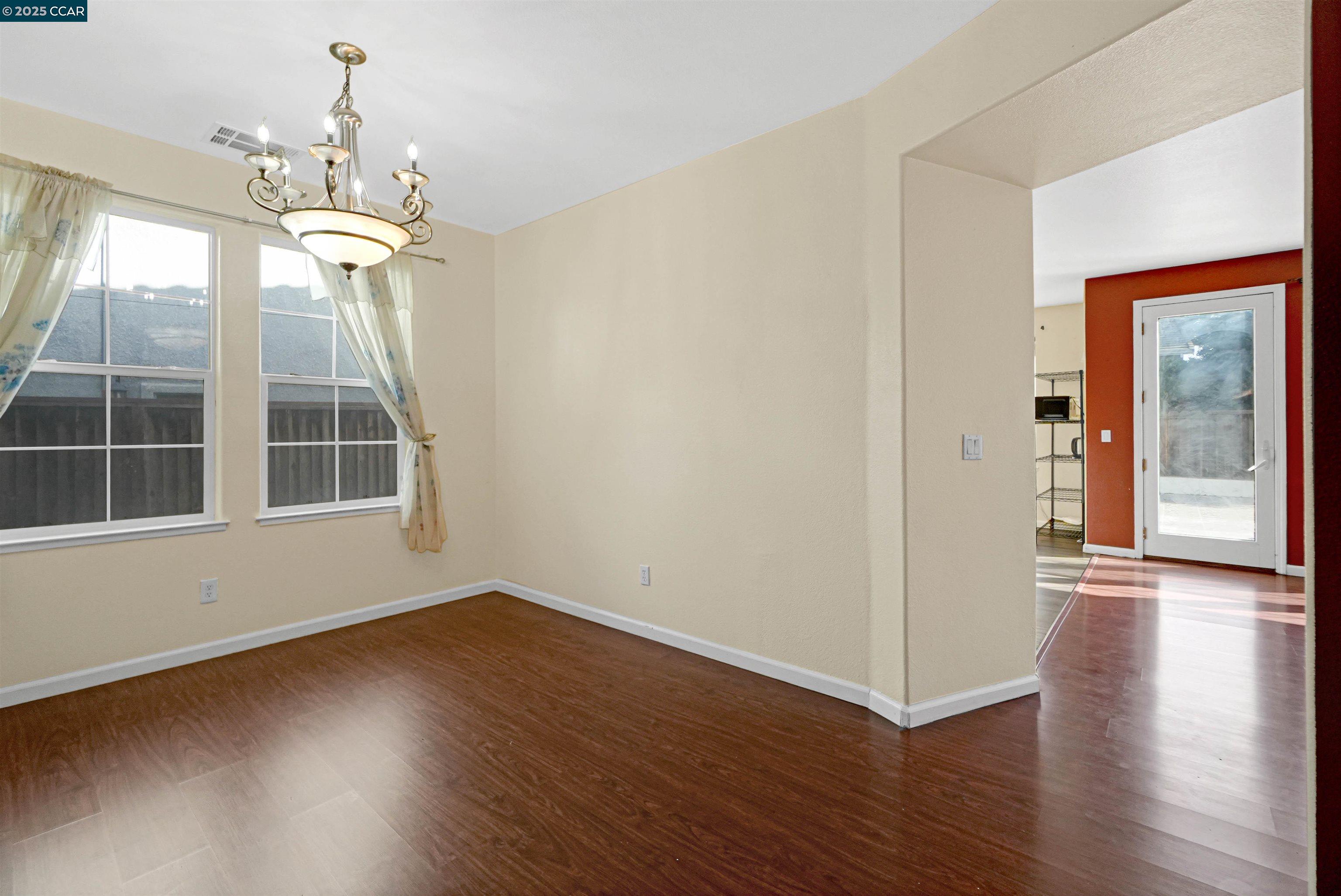 Detail Gallery Image 11 of 57 For 5700 Oakmont Dr, Richmond,  CA 94806 - 6 Beds | 3 Baths