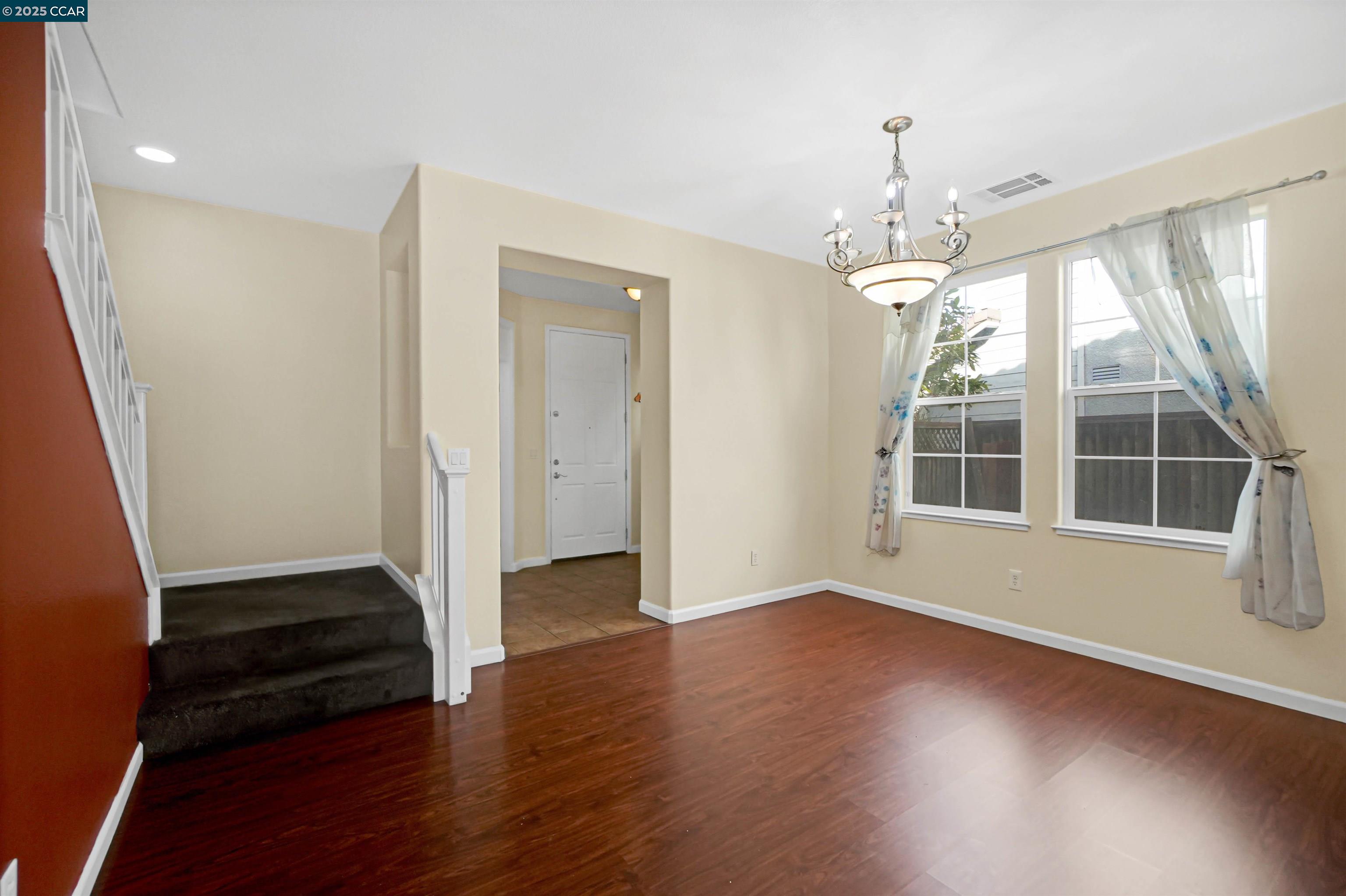 Detail Gallery Image 12 of 57 For 5700 Oakmont Dr, Richmond,  CA 94806 - 6 Beds | 3 Baths