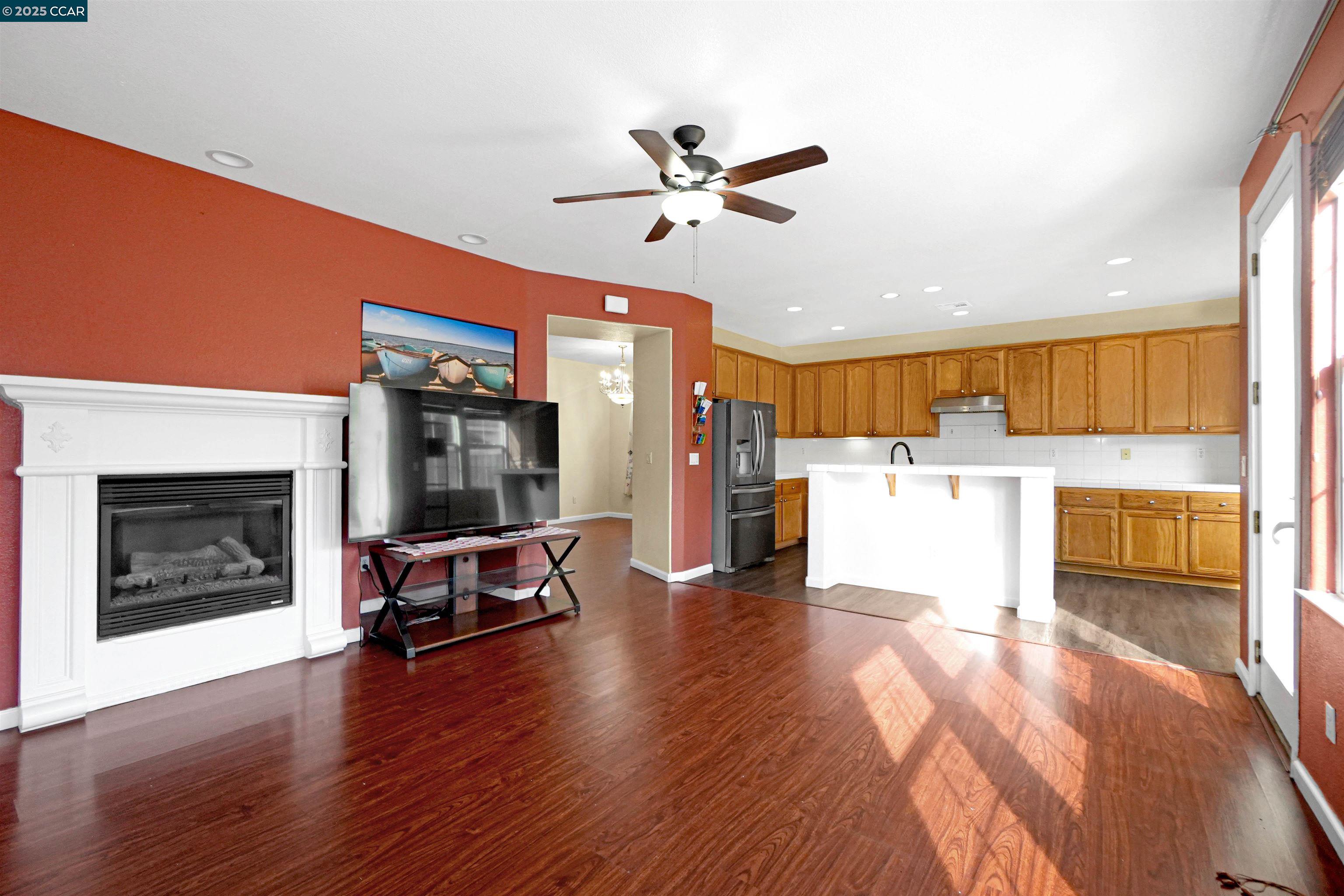 Detail Gallery Image 13 of 57 For 5700 Oakmont Dr, Richmond,  CA 94806 - 6 Beds | 3 Baths